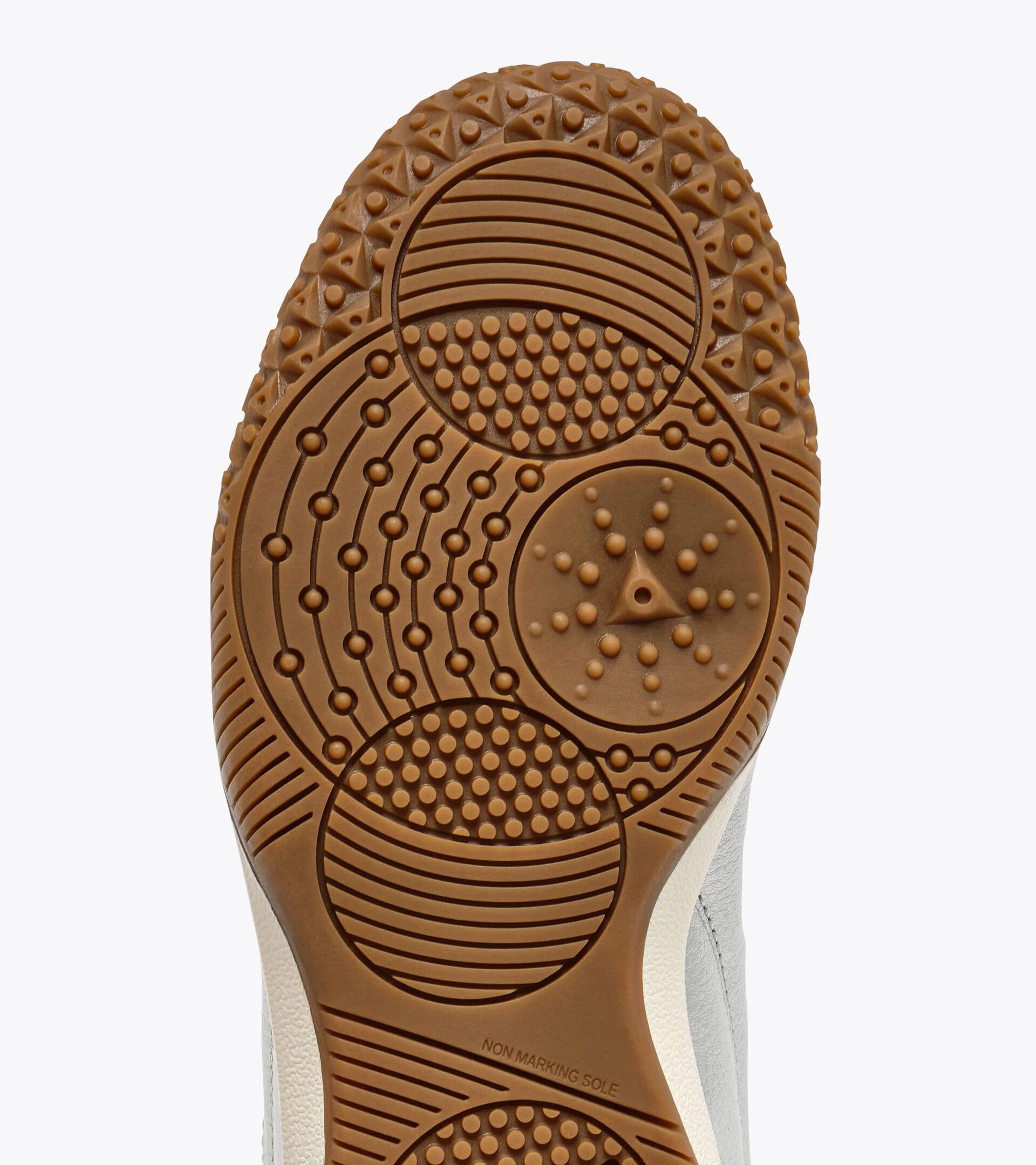 Terrace sneakers in laminated leather - All-gender
 GOLD INDOOR METALLIC SILVER - Diadora