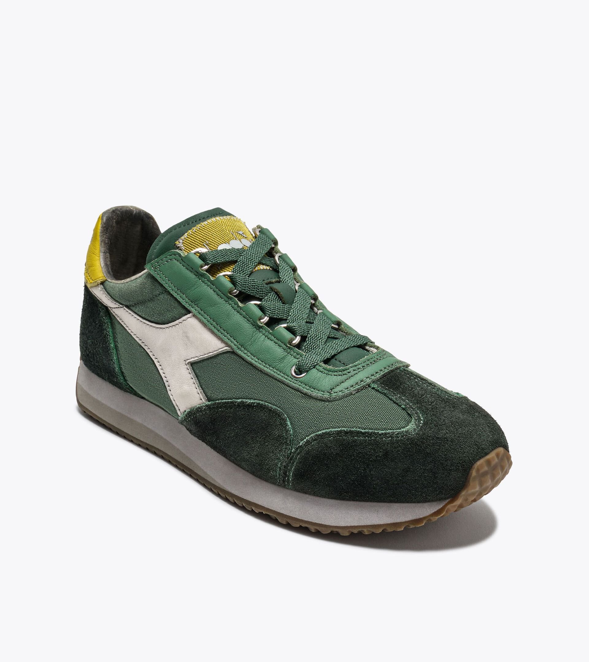 Zapatilla Heritage de ca&ntilde;a baja - Para todos los g&eacute;neros
 EQUIPE DIRTY SW EVO VERDE CAZADOR - Diadora