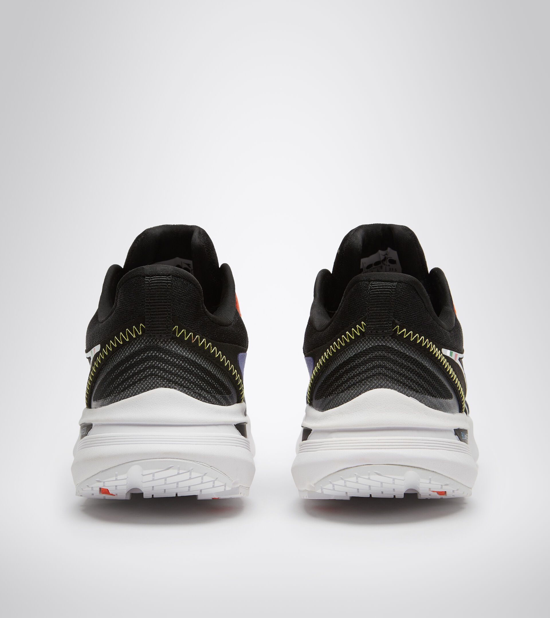 Running shoes - Women MYTHOS BLUSHIELD VOLO 2 W BLK/WHT/VERMILLION ORANGE - Diadora