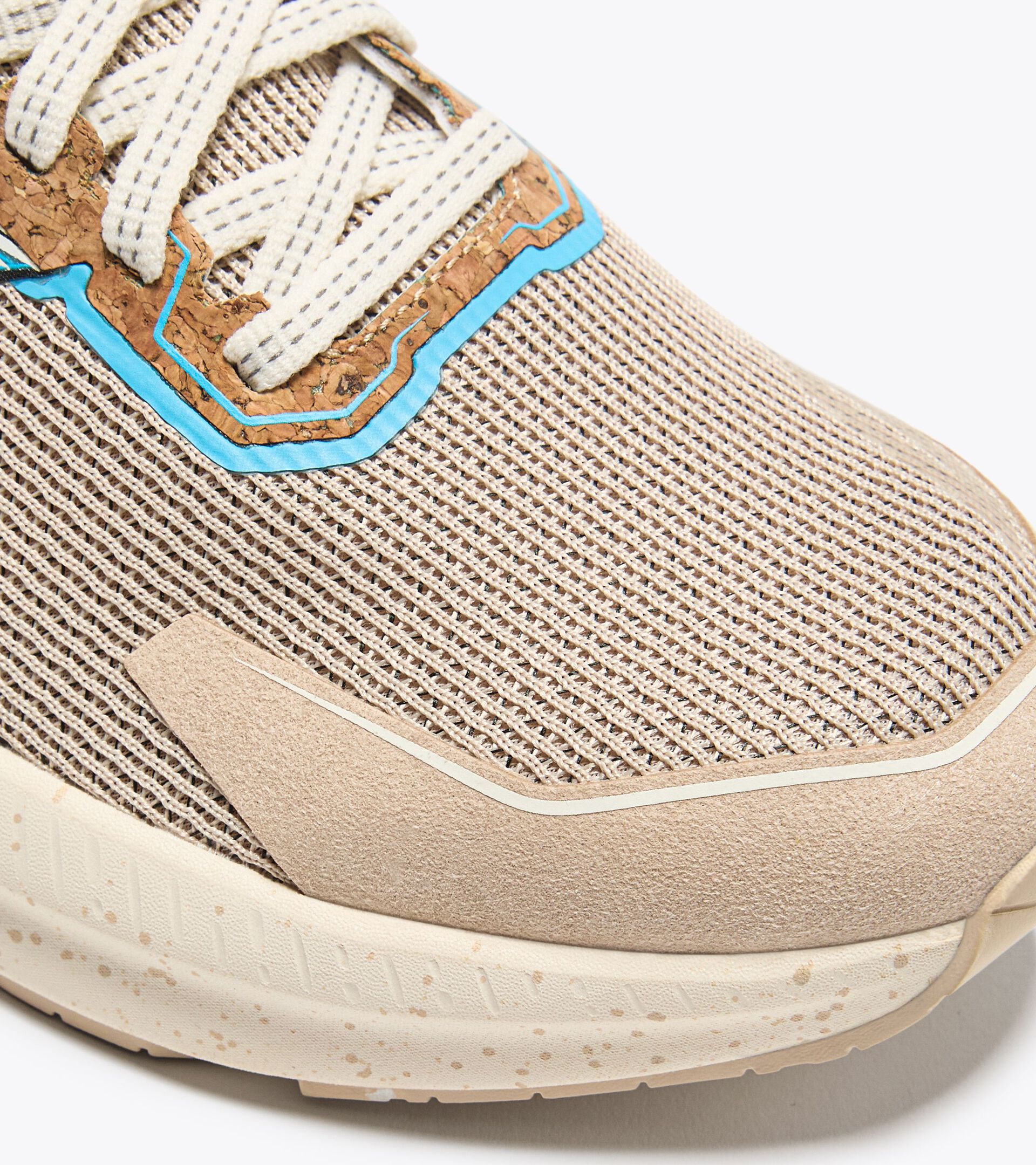 Running shoe with a lower environmental impact - Stability and lightness - Women’s MYTHOS BLUSHIELD VOLO 5 W 2030 BEIGE/WHISPER WHITE - Diadora