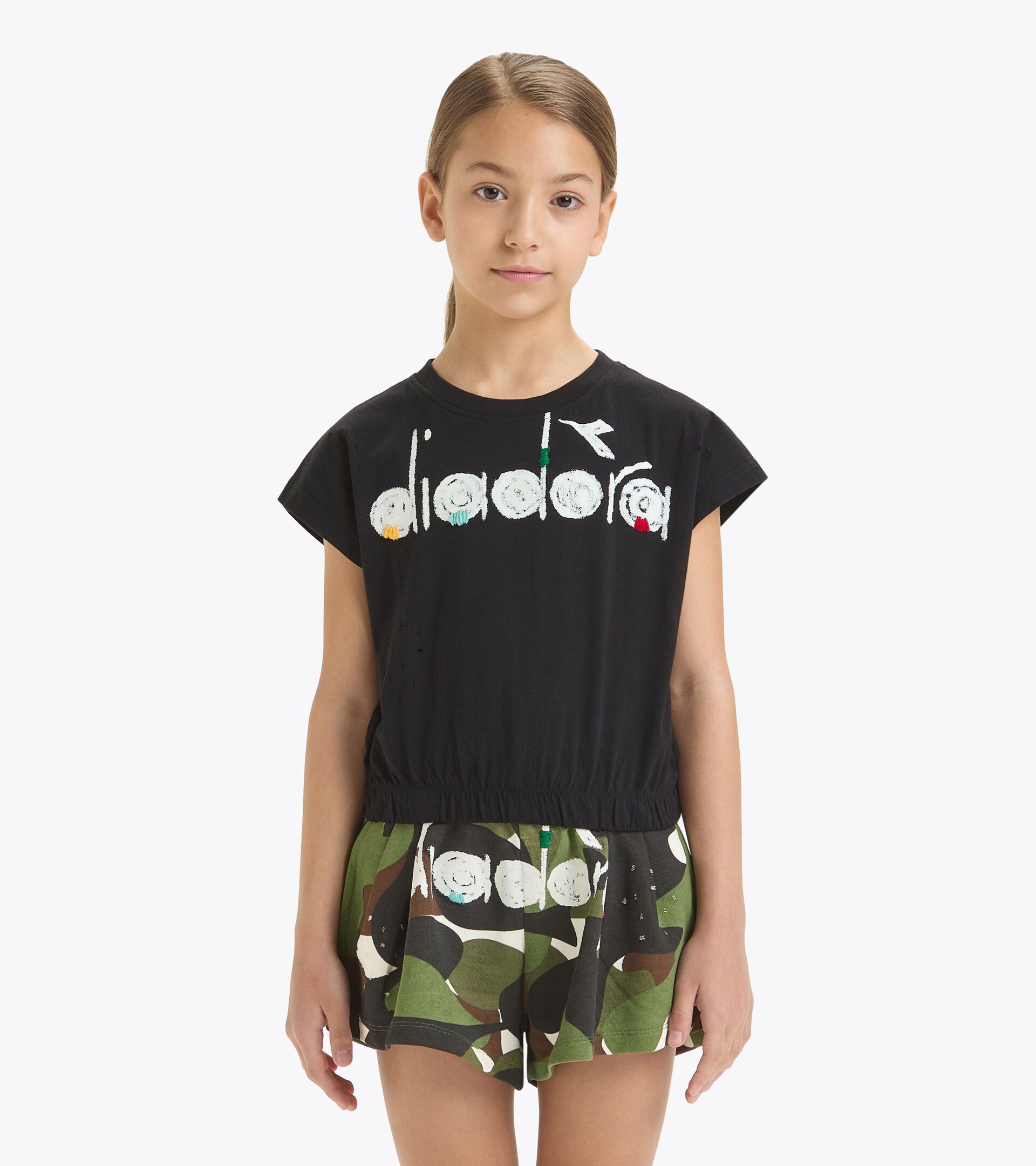 Camiseta corta - Corte boxy - Niña JG.  T-SHIRT SS CROP CAMO NEGRO - Diadora