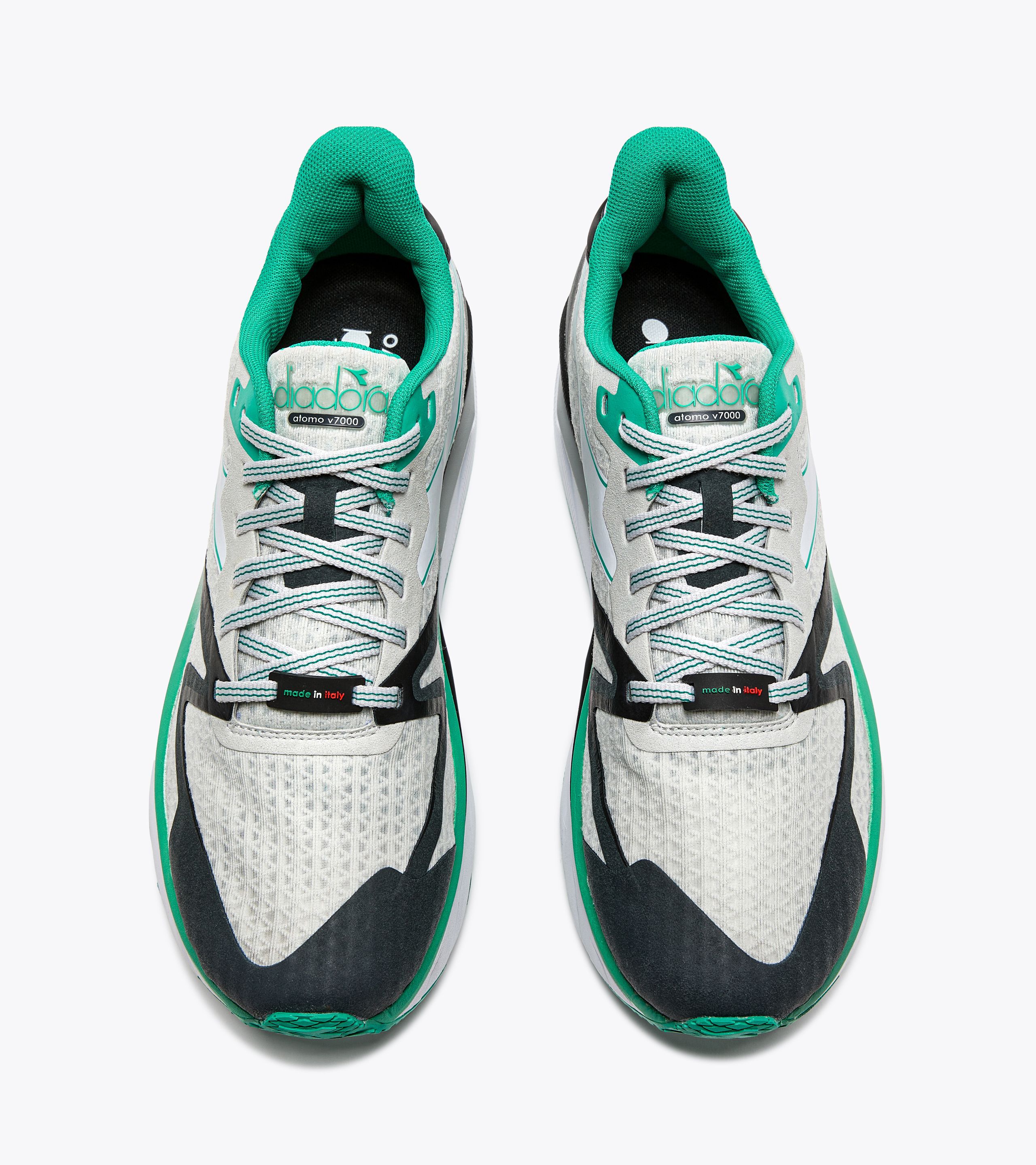 Diadora v7000 uomo 2025