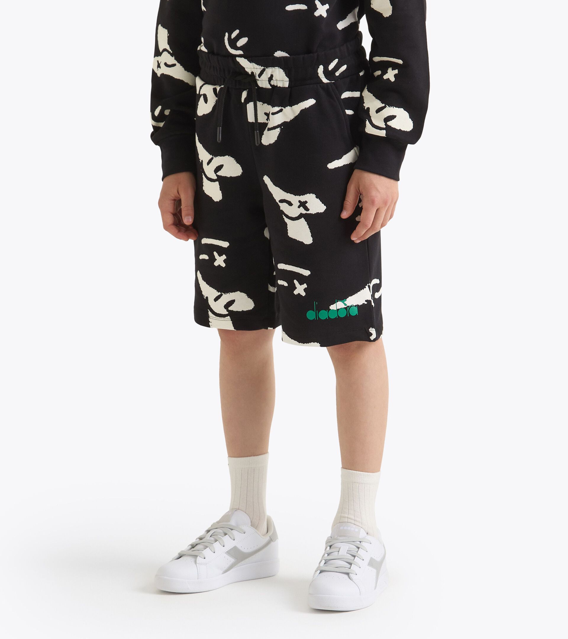 Bermuda - Fit comfort - Boy
JB. BERMUDA SMILE LOGO BLACK - Diadora