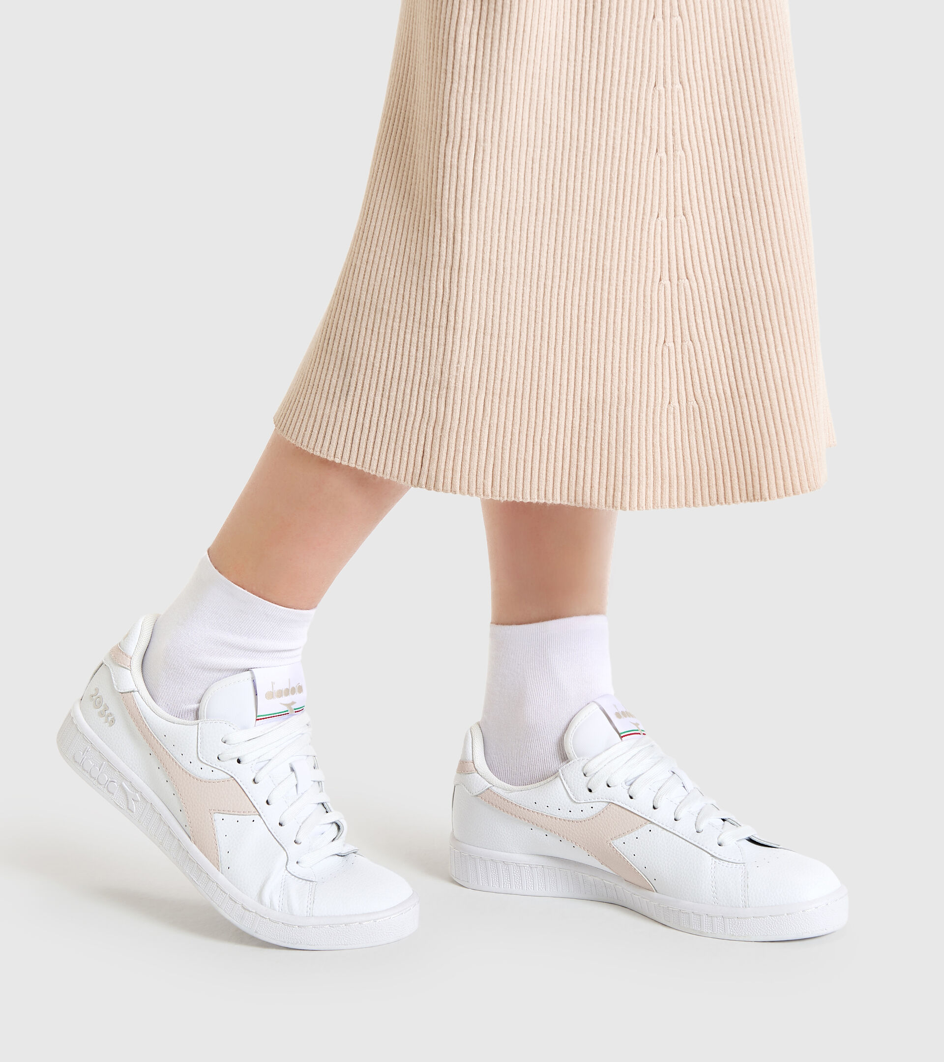 Sporty sneakers - Unisex GAME L LOW 2030 WHITE/CRYSTAL GRAY - Diadora
