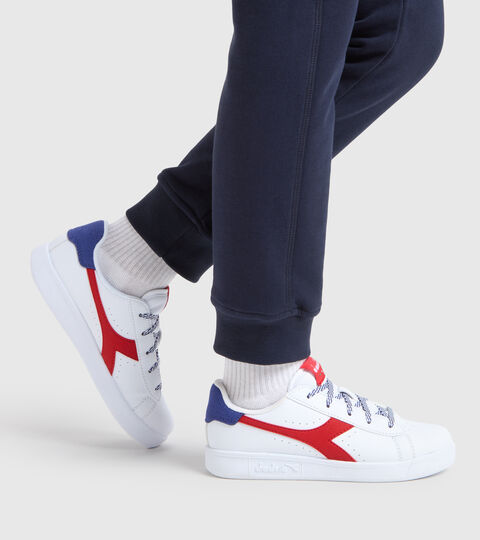 GAME P ACE GS, WHITE/MOLTEN LAVA Sports shoes - Youth 8-16 years GAME P ACE GS WHITE/MOLTEN LAVA - Diadora