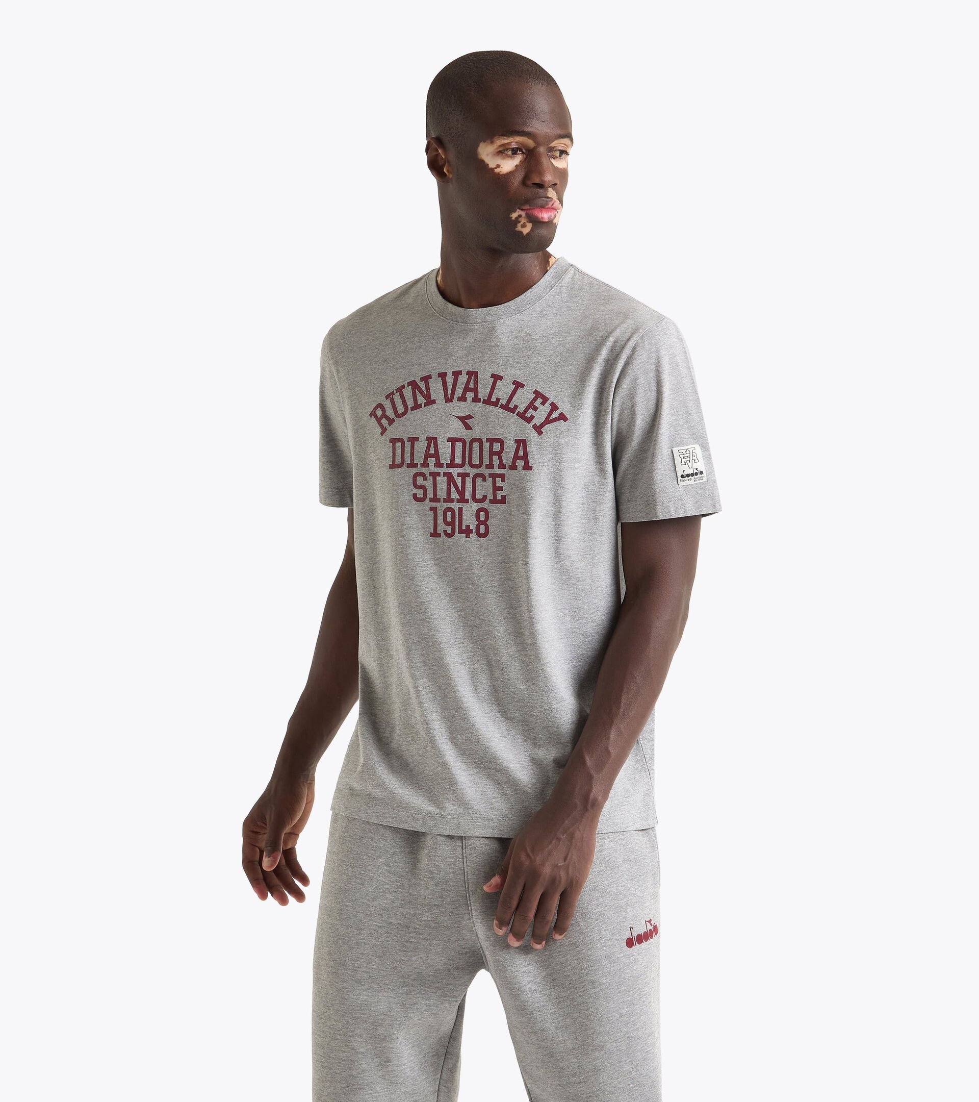 College-style inspired t-shirt - Run Valley - All-gender
 T-SHIRT SS RUN VALLEY HIGH RISE MELANGE - Diadora