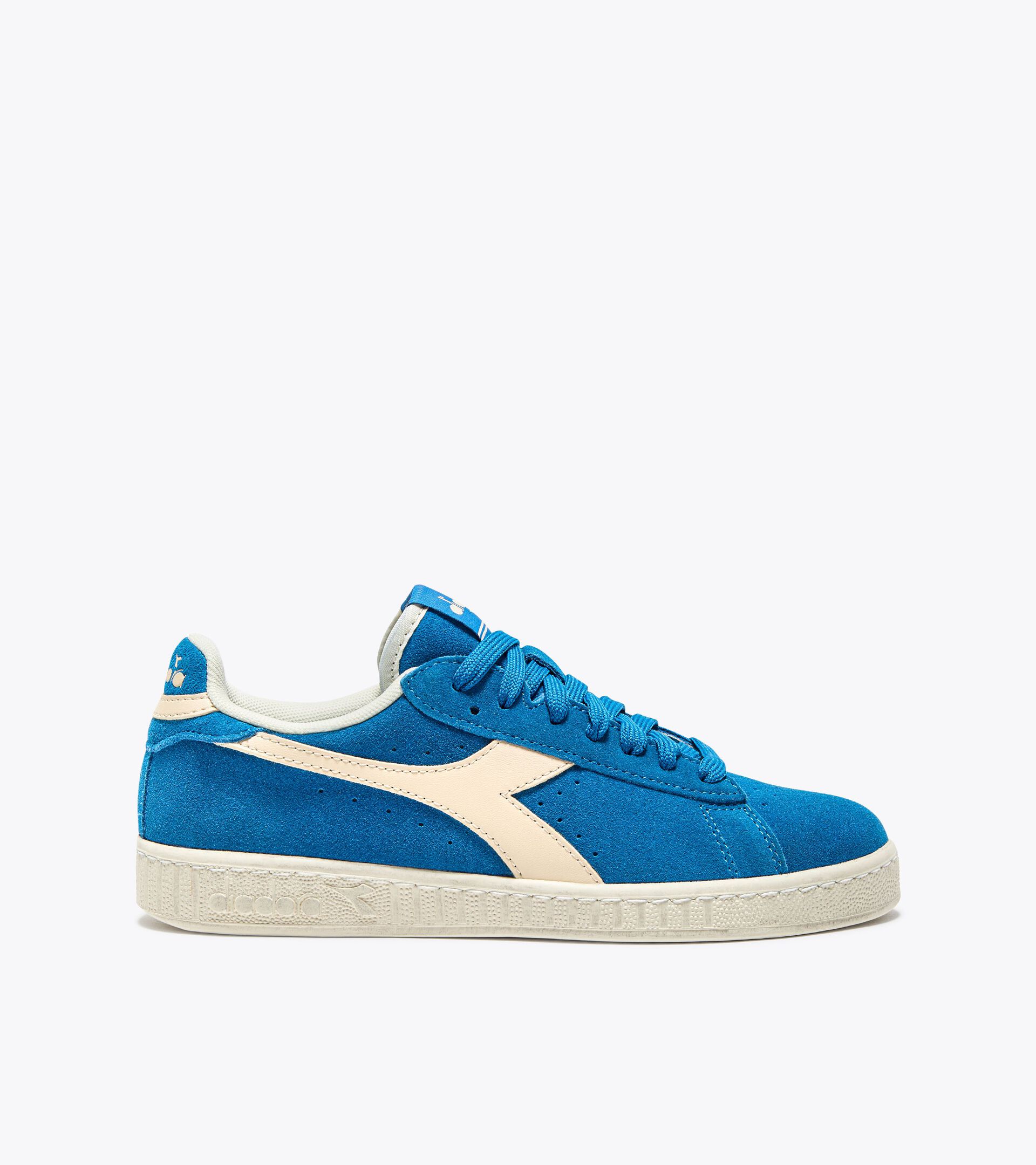Sporty sneakers - All-Gender GAME L LOW SUEDE WAXED FRENCH BLUE - Diadora