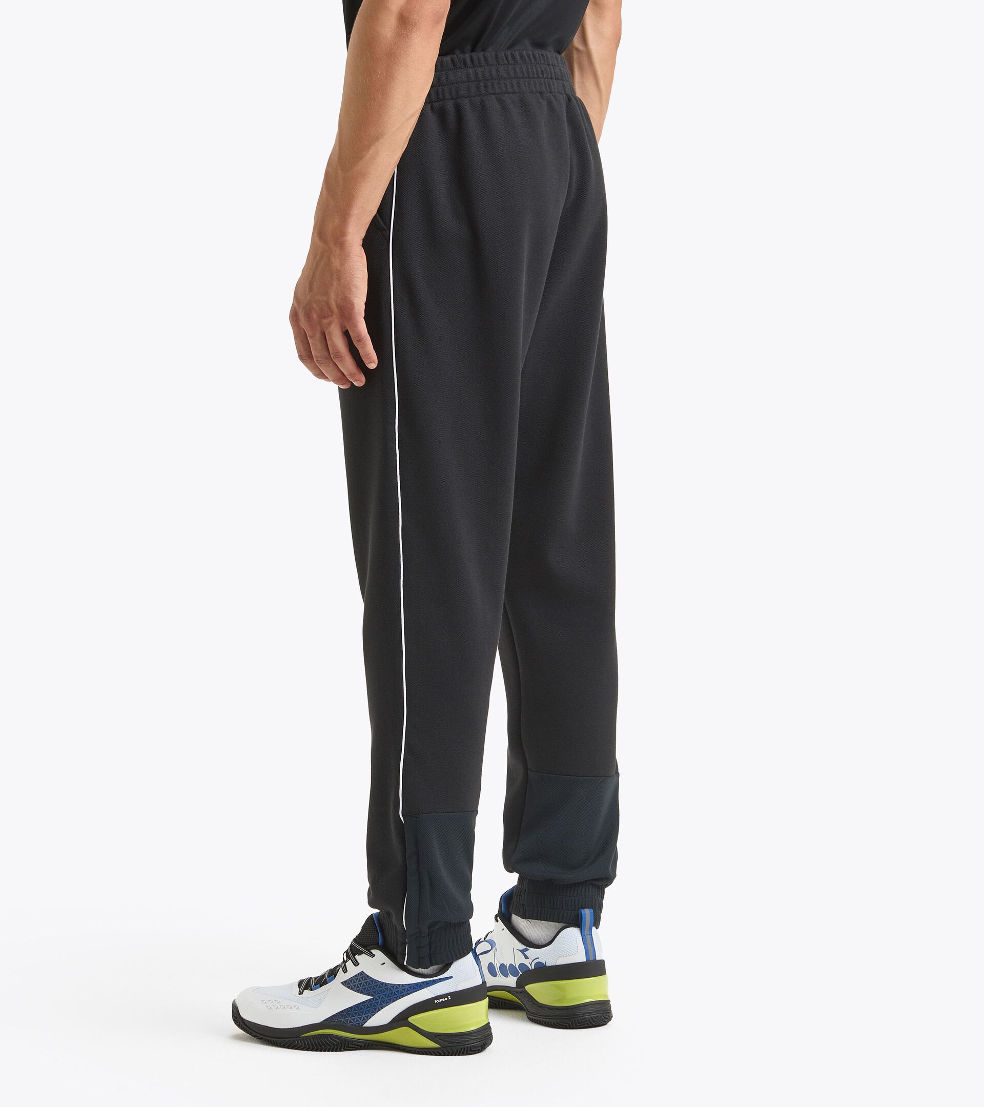 Pantalones de tenis - Hombre
 PANTS NEGRO - Diadora