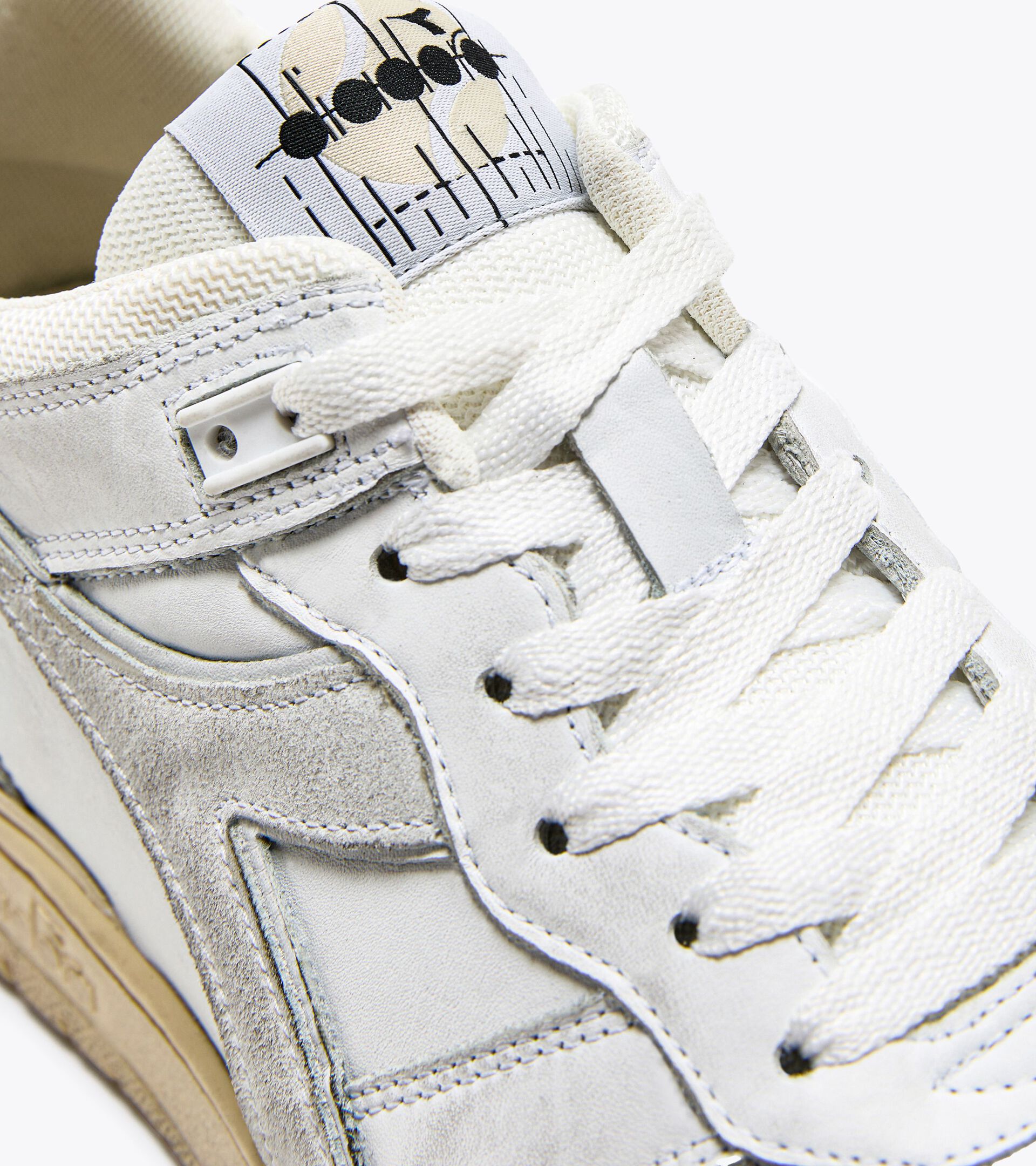 Heritage shoe - Gender neutral B.560 USED WHITE - Diadora