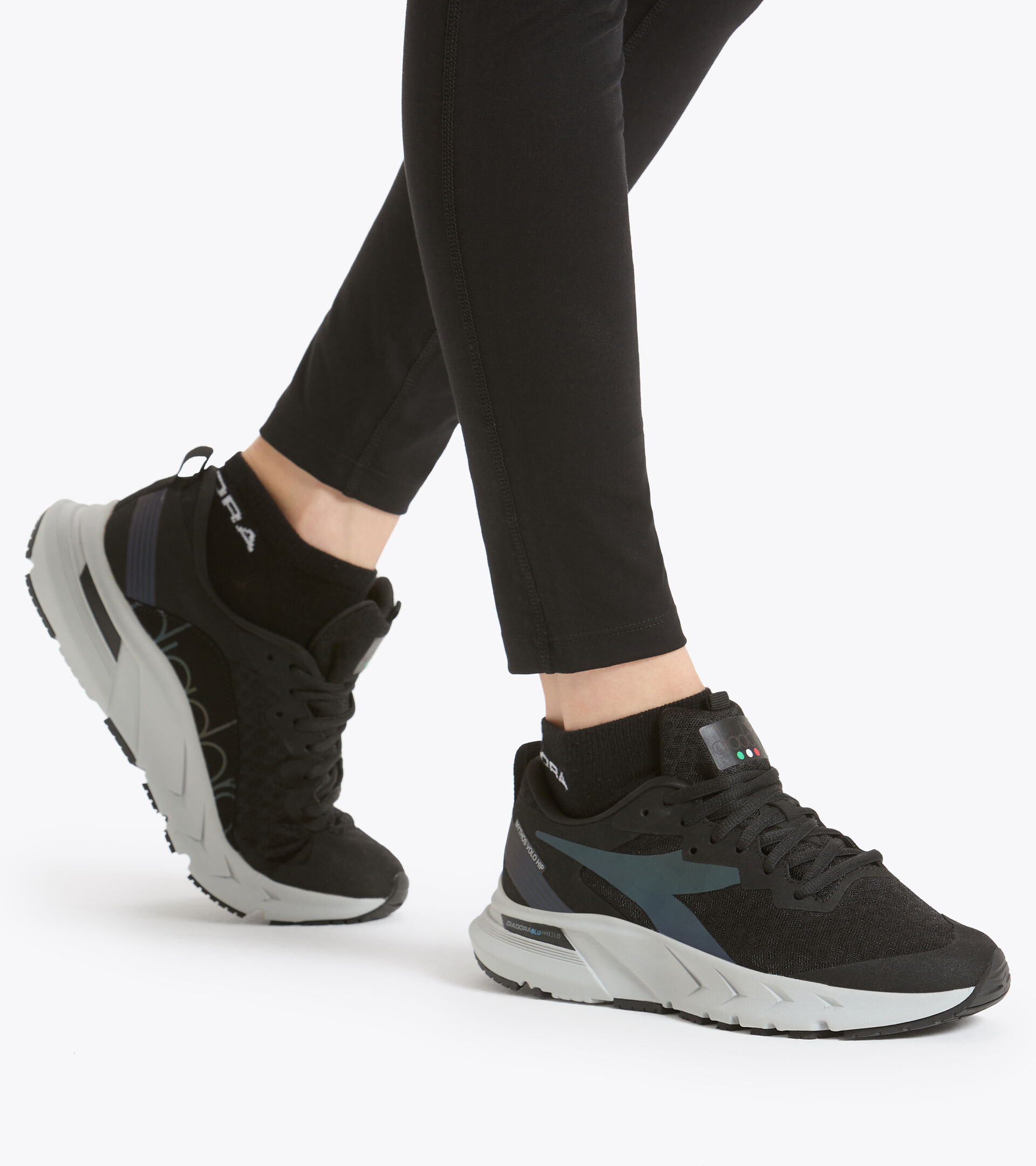 Footwear Sport DONNA MYTHOS BLUSHIELD VOLO HIP W BLACK/SILVER Diadora