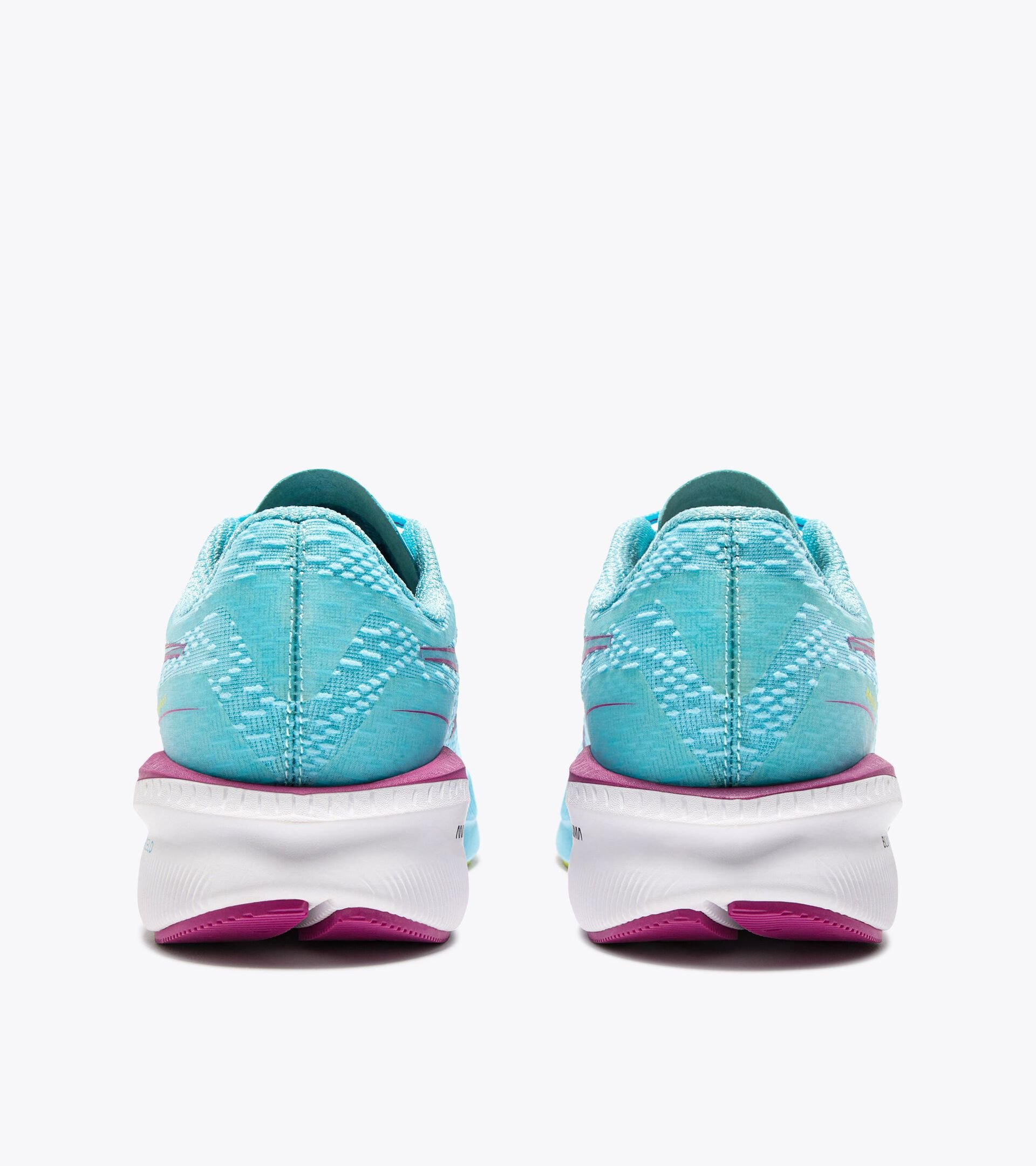 Running shoe - Stability and lightness - Donna
MYTHOS BLUSHIELD VOLO 5 W GULF STREAM/FUCHSIA RED - Diadora