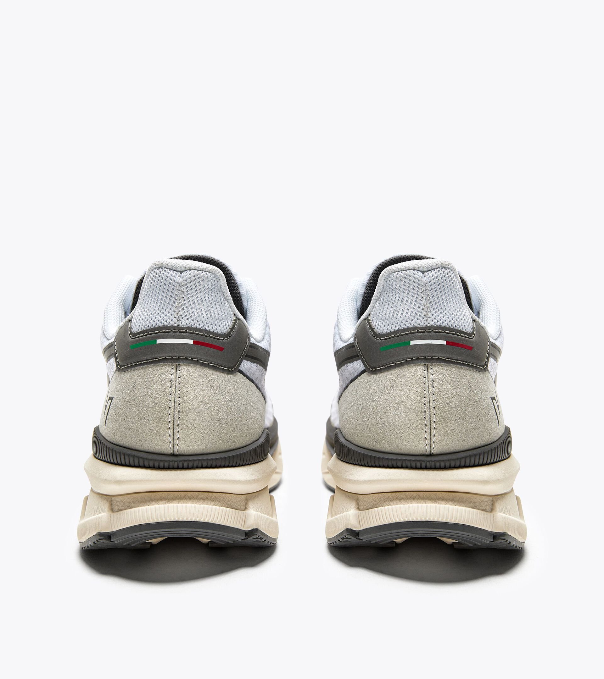 Made in Italy Running shoes - Gender neutral ATOMO V7000 WHT/SILVER DD/WHISPER WHITE - Diadora