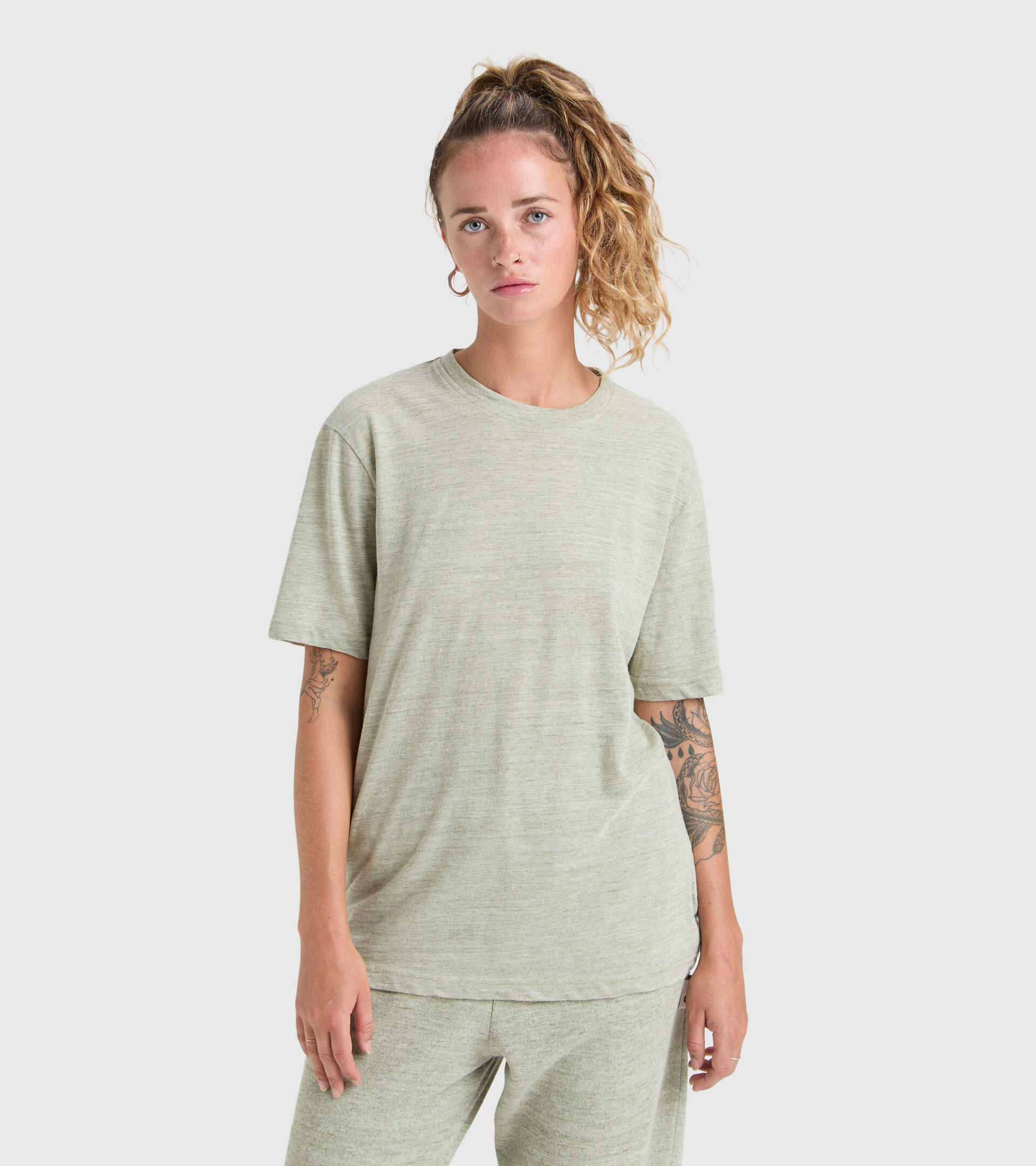 T-shirt sportiva - Unisex T-SHIRT SS MANIFESTO 2030 MELANGE VERDE DESERTO - Diadora