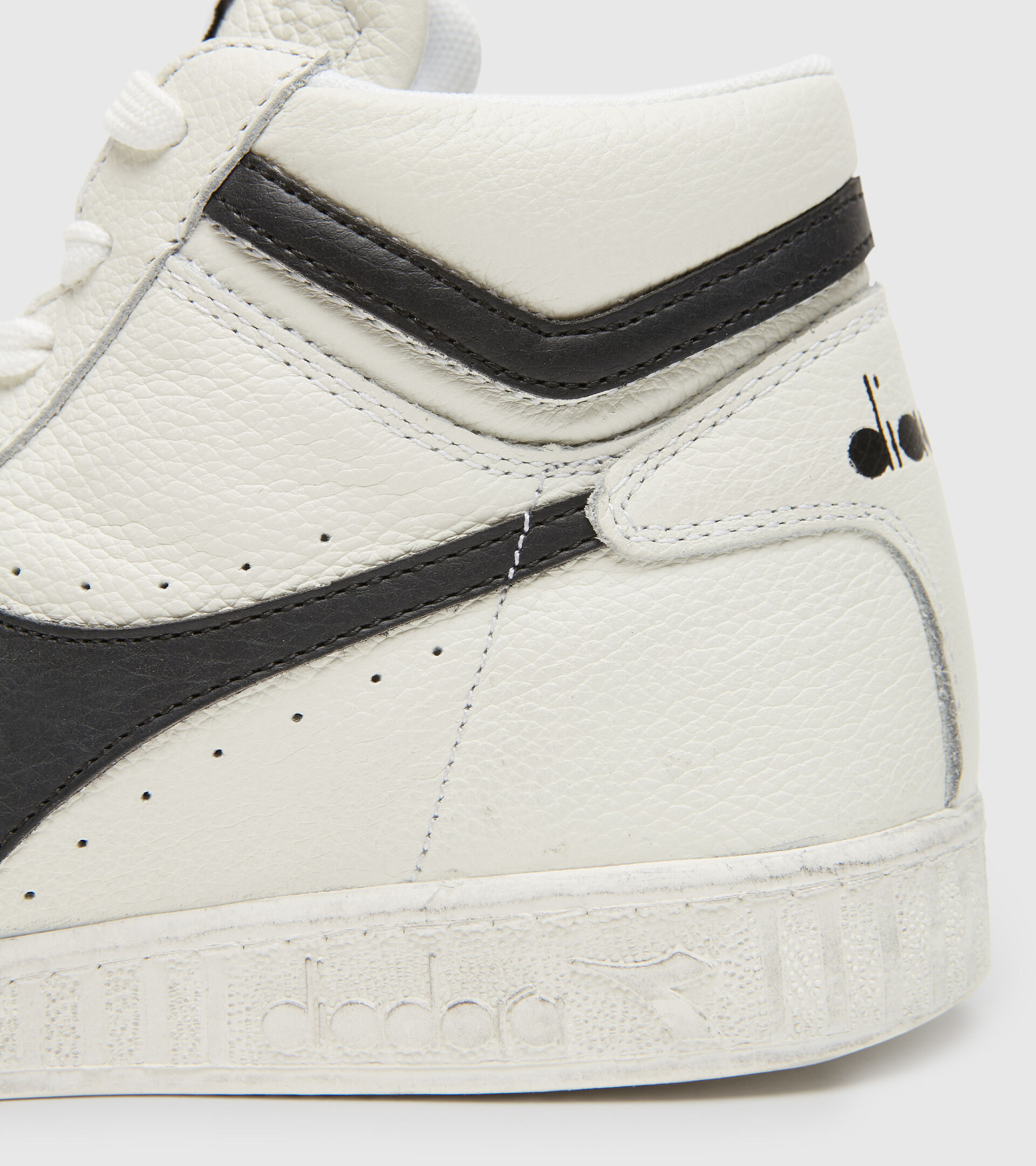 Footwear Sportswear UNISEX GAME L HIGH WAXED BIANCO/NERO Diadora
