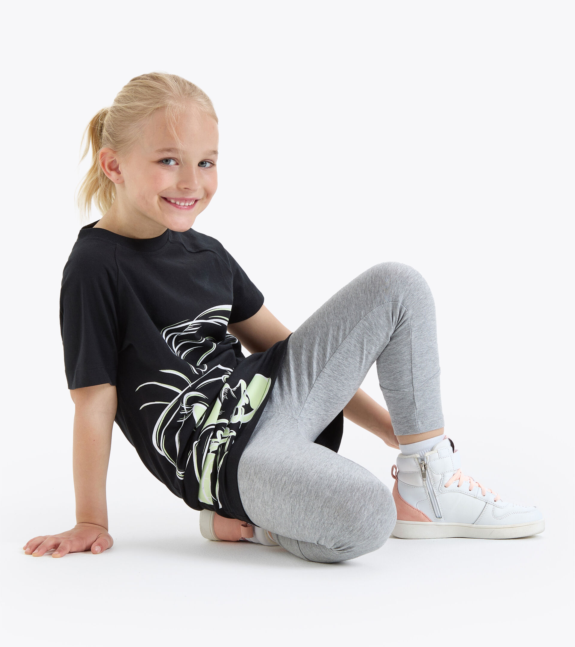 Cotton t-shirt - Girls
JG.MAXI T-SHIRT SS WB BLACK - Diadora