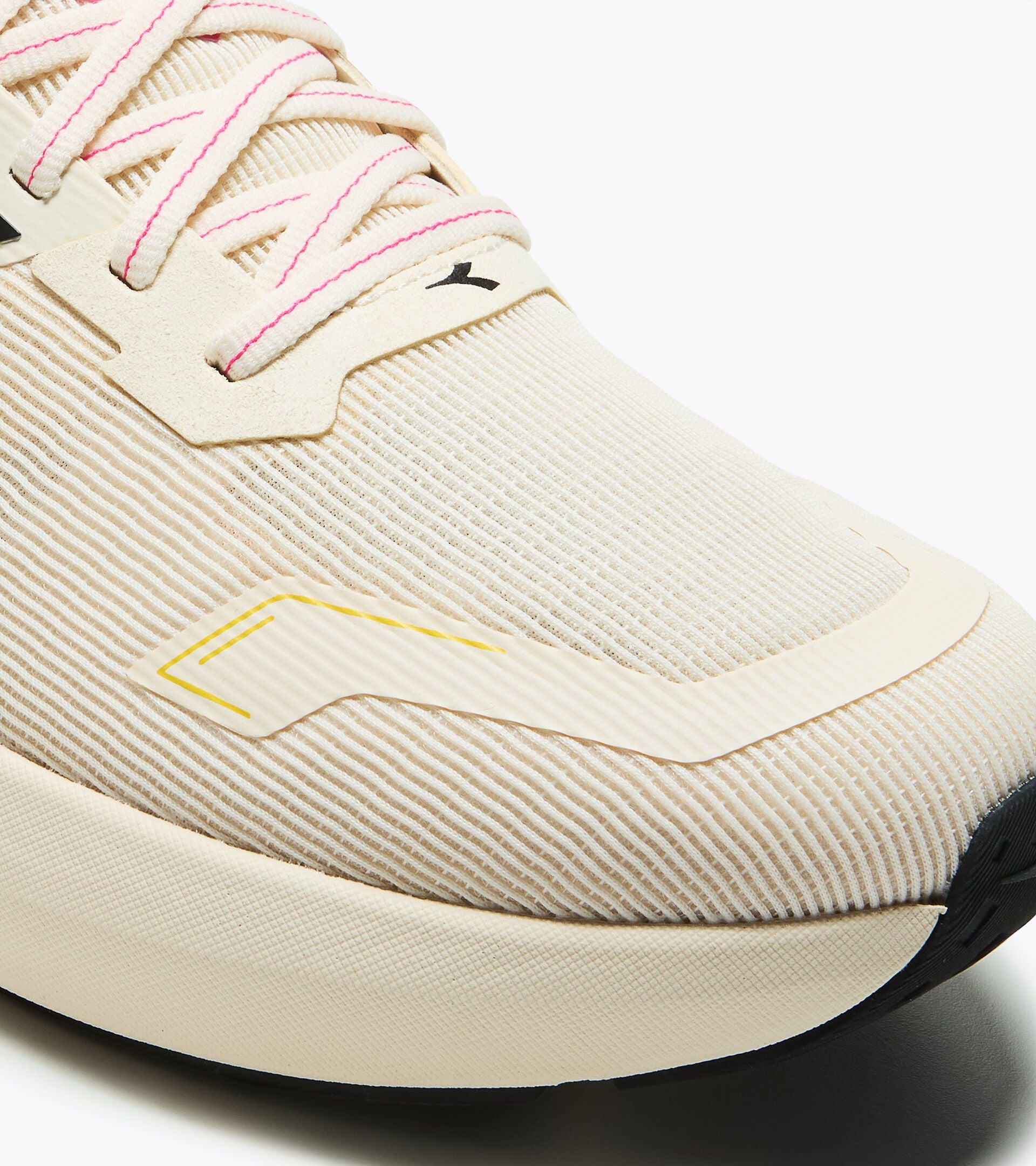 Neutral Running Shoe - Men&rsquo;s STRADA 4 BUTTERCREAM /BLACK - Diadora