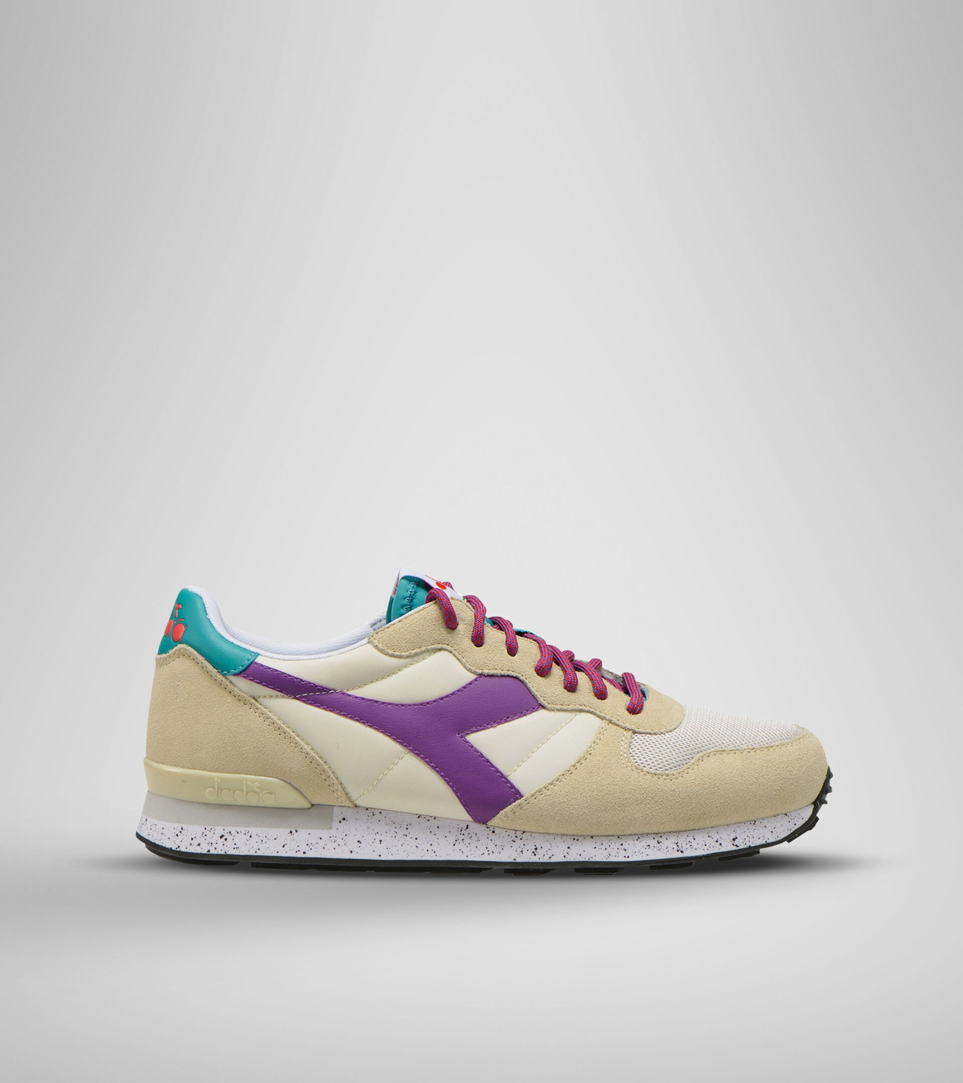 Footwear Sportswear UNISEX CAMARO OUTDOOR BLANCA OSTRA Diadora