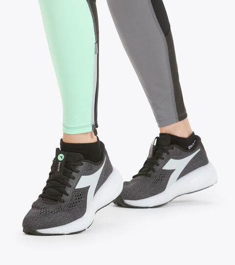 FRECCIA W, NEGRO/BLANCO Zapatillas de running - Mujer FRECCIA W NEGRO/BLANCO - Diadora