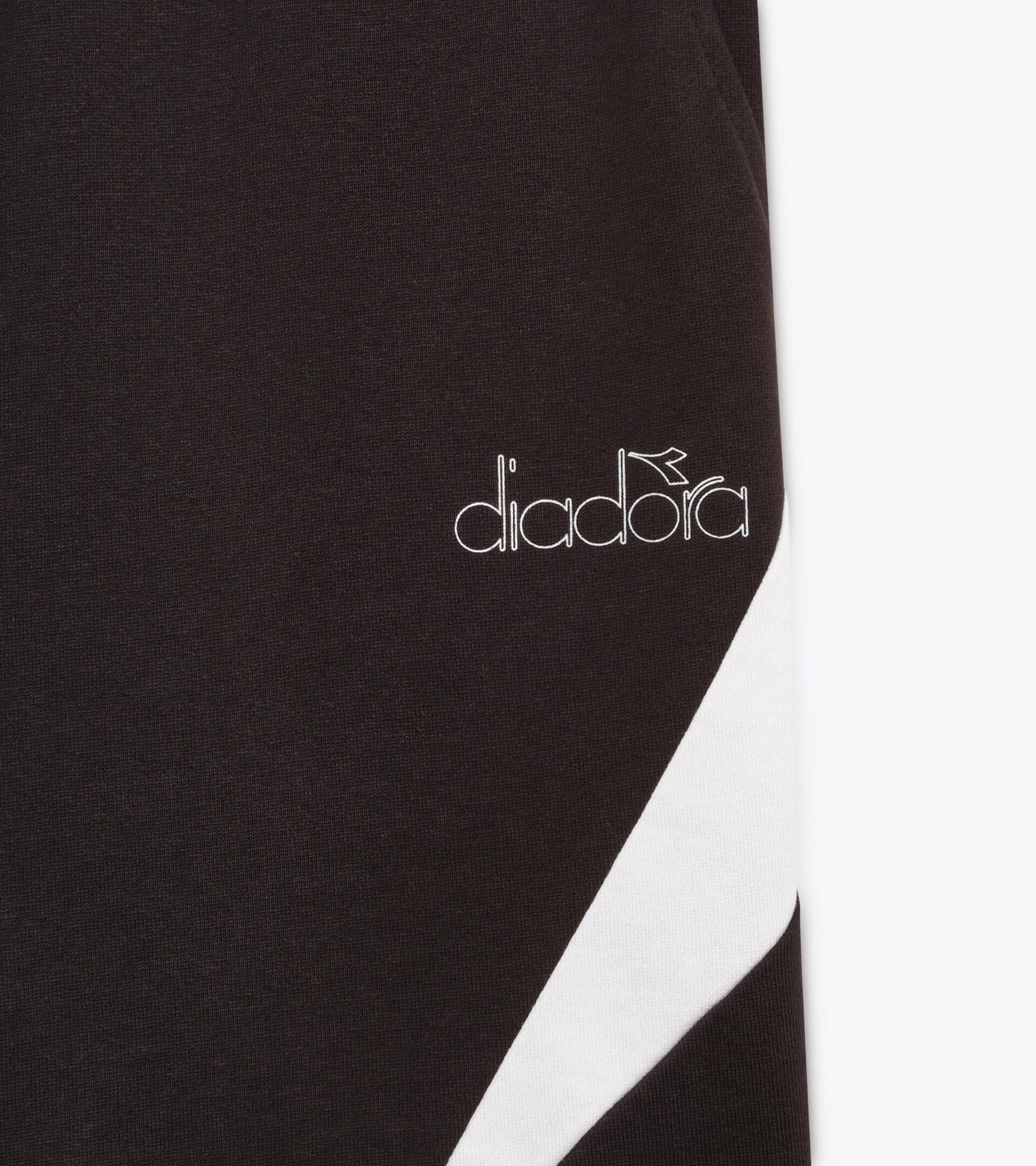 Bermudas Logo - Para todos los g&eacute;neros
 BERMUDA LOGO EXC. NEGRO - Diadora