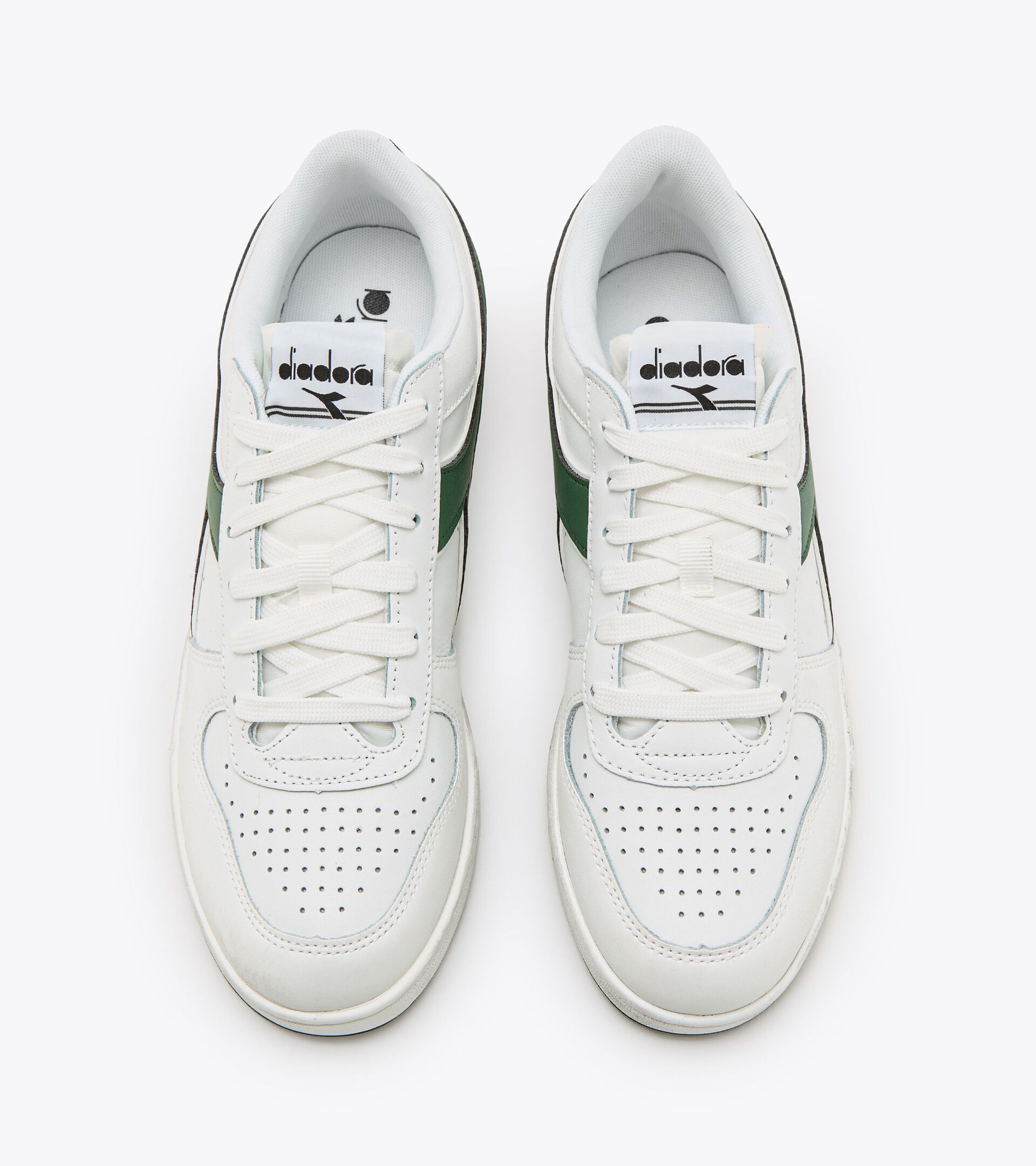 Sporty sneakers - Unisex MAGIC BASKET LOW ICONA WHITE/FOGLIAGE GREEN - Diadora