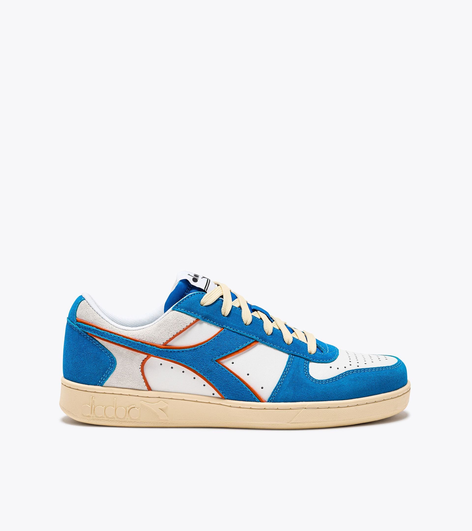 Sporty sneakers - All-Gender MAGIC BASKET LOW SUEDE LEATHER ROYAL/WHITE - Diadora