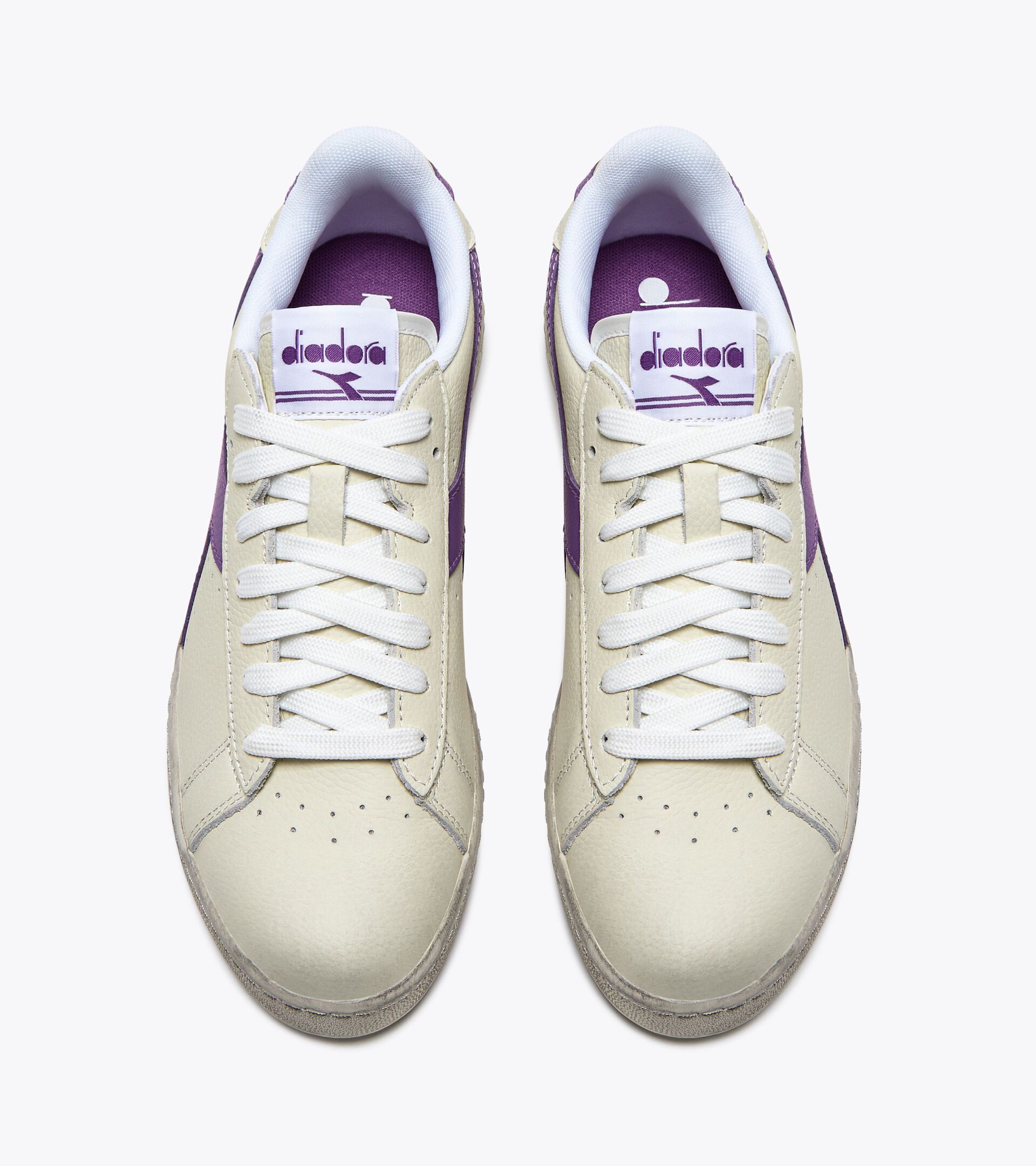Sporty sneakers - Gender neutral GAME L LOW WAXED WHITE/VIOLET BERRY  (C6210) - Diadora