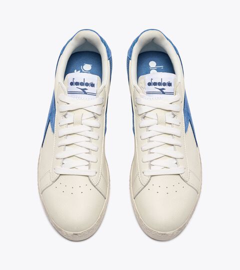 GAME L LOW WAXED SUEDE POP, WHITE/BLUE BLEACHED DENIM Sporty sneakers - All-Gender GAME L LOW WAXED SUEDE POP WHITE/BLUE BLEACHED DENIM - Diadora