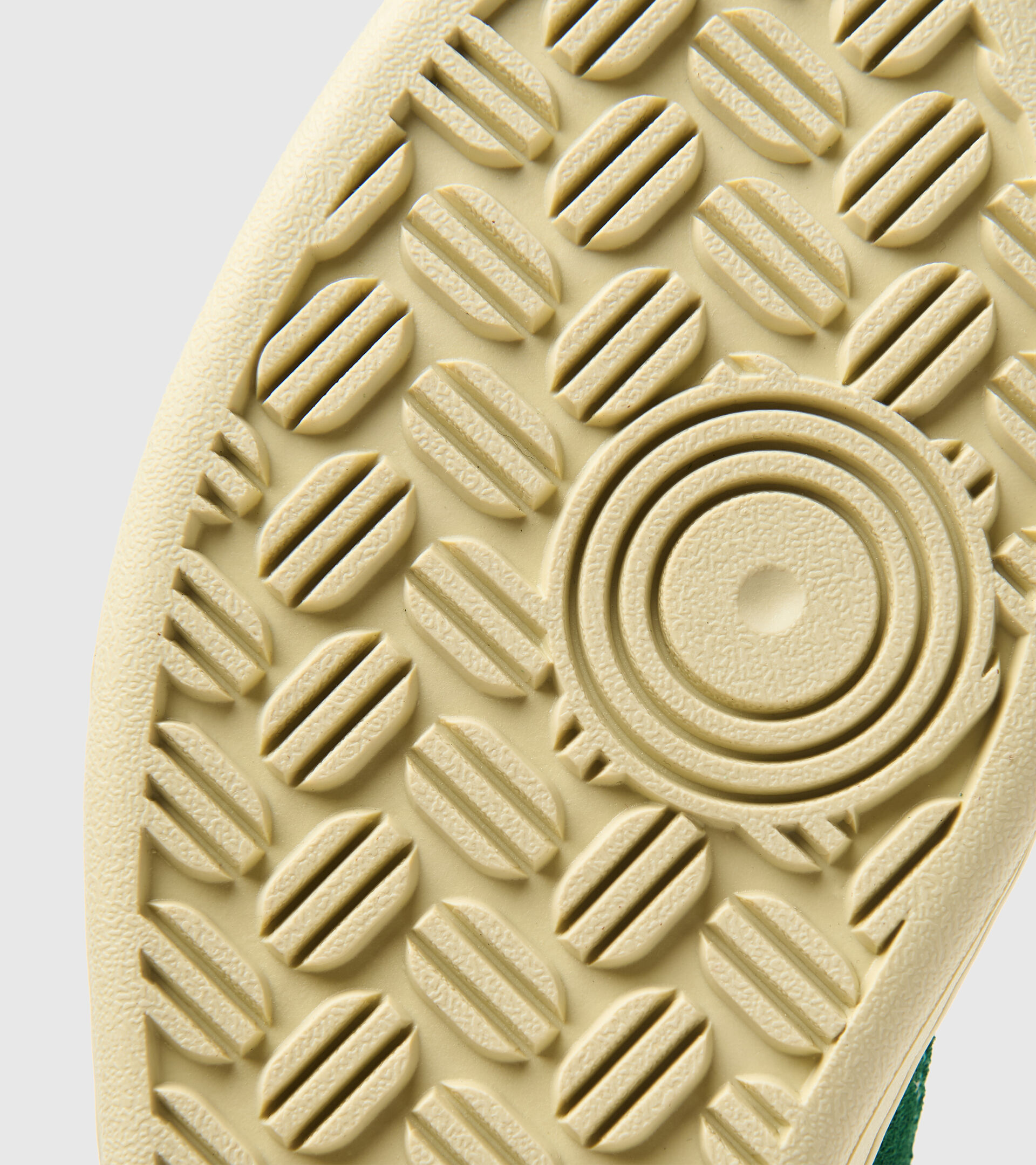 Sporty sneakers - Unisex MAGIC BASKET DEMI CUT SUEDE LEATHER AMAZON/WHITE - Diadora