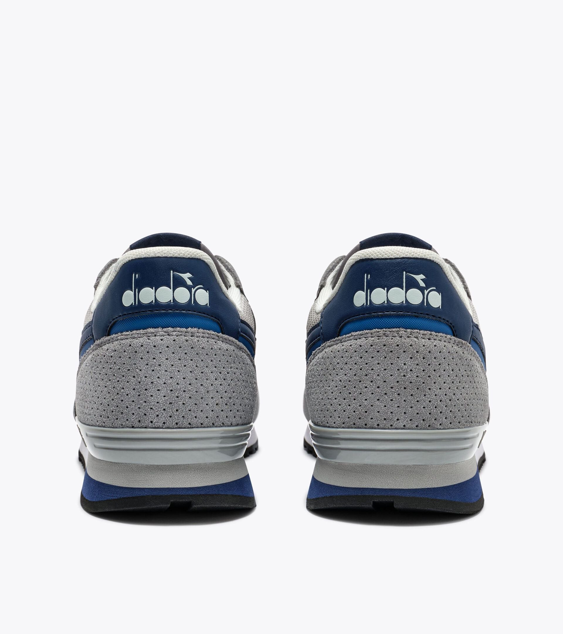 Zapatilla de ante - Para todos los g&eacute;neros
 CAMARO M2 GRIGIO FINALE /BLU LAPIS - Diadora