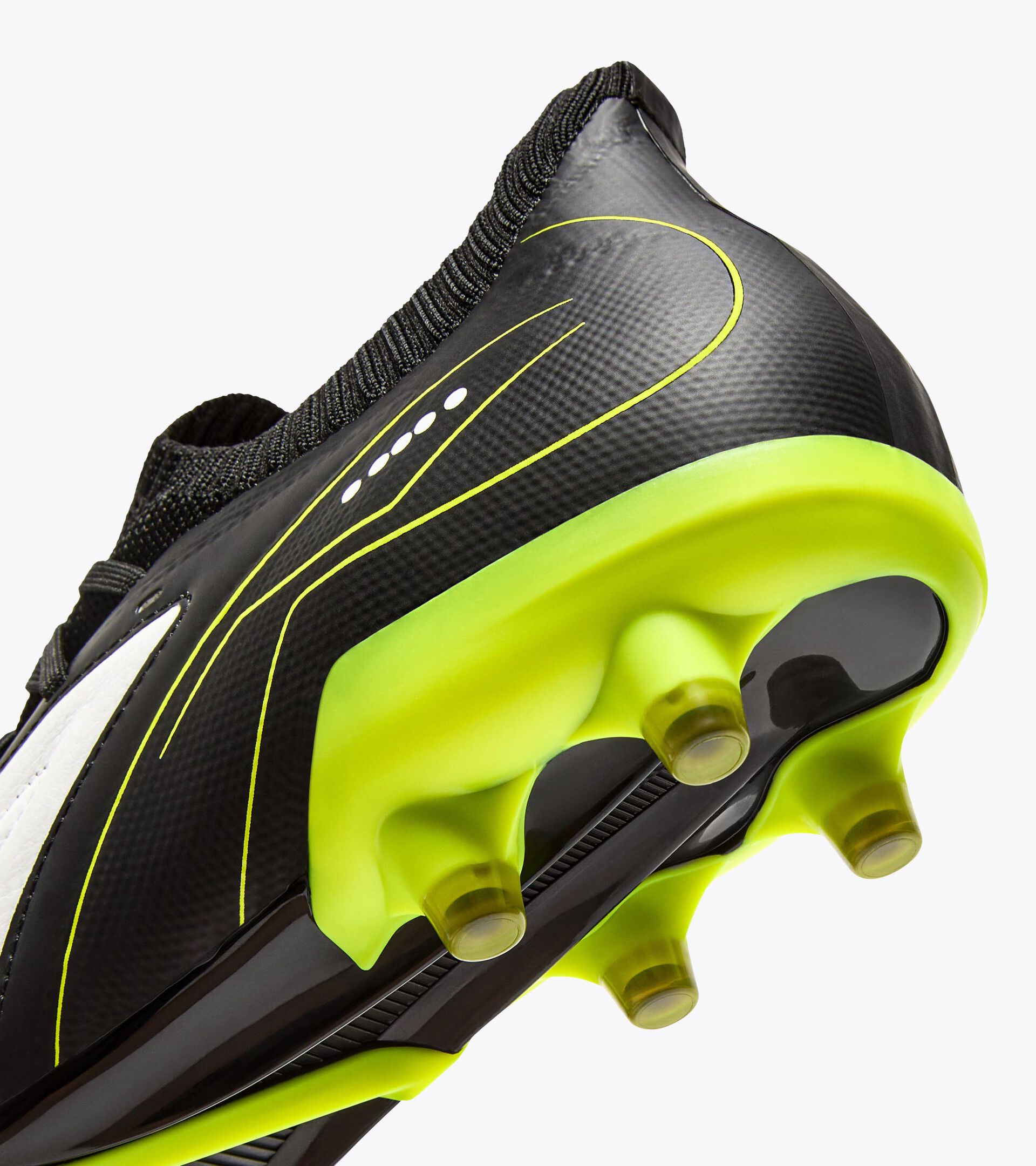 Leather calcio boots for firm grounds - All-gender
MAXIMUS ICON SLX BLACK/WHITE/YELLOW FL DD - Diadora