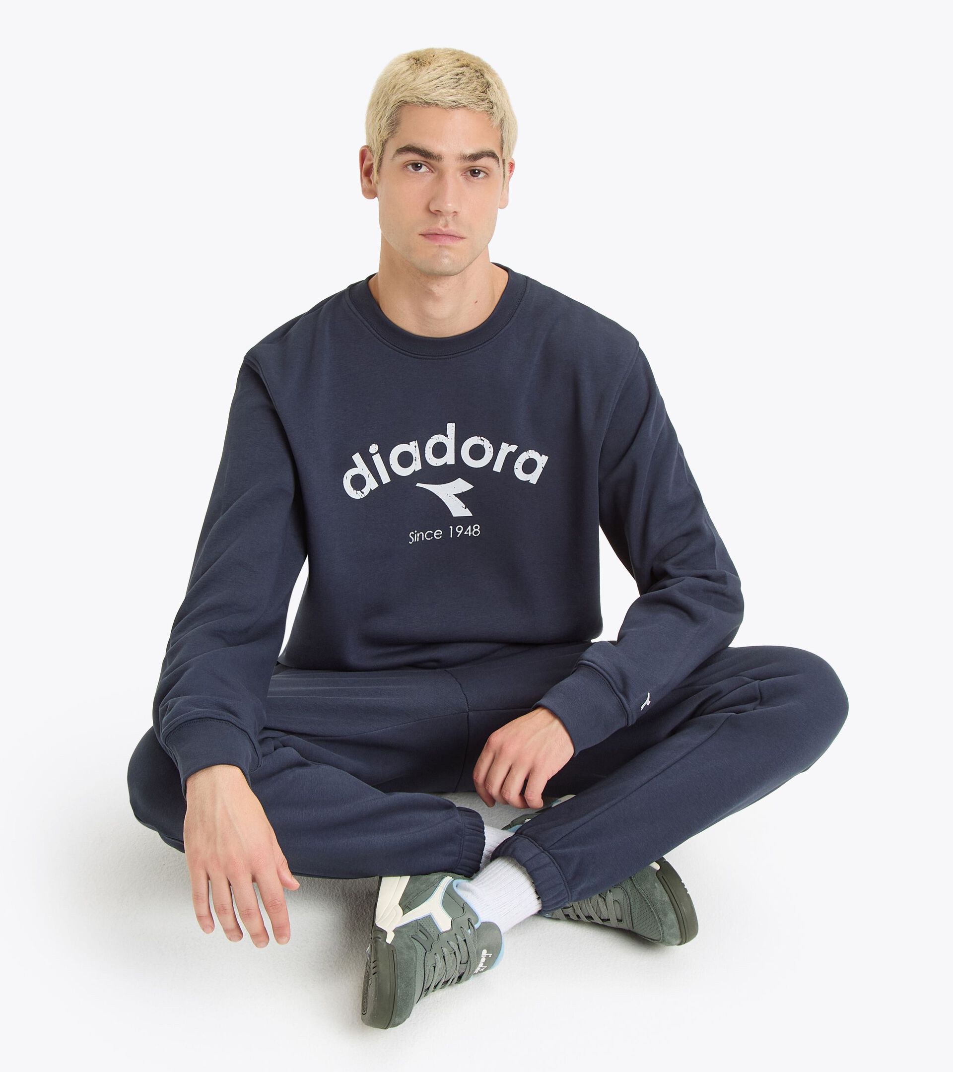 Sudadera de cuello redondo - Gender neutral
 SWEATSHIRT CREW ATHL. LOGO AZUL NOCHE - Diadora