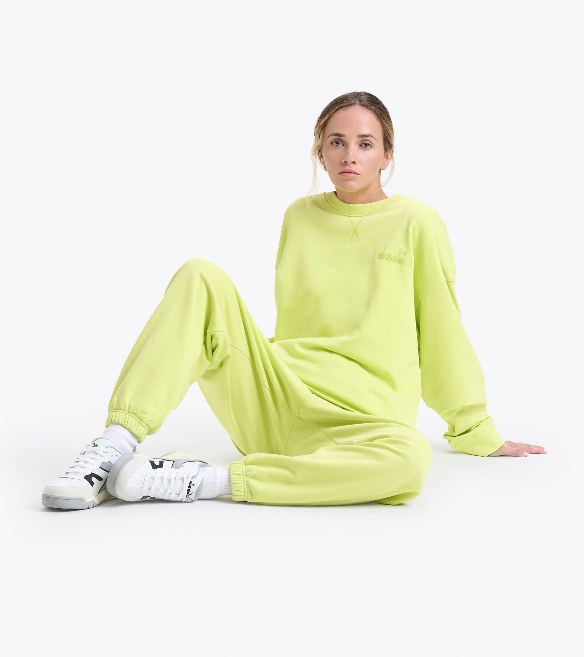 Cotton sweatpants - Gender neutral PANT SPW LOGO DARK LIME GREEN - Diadora