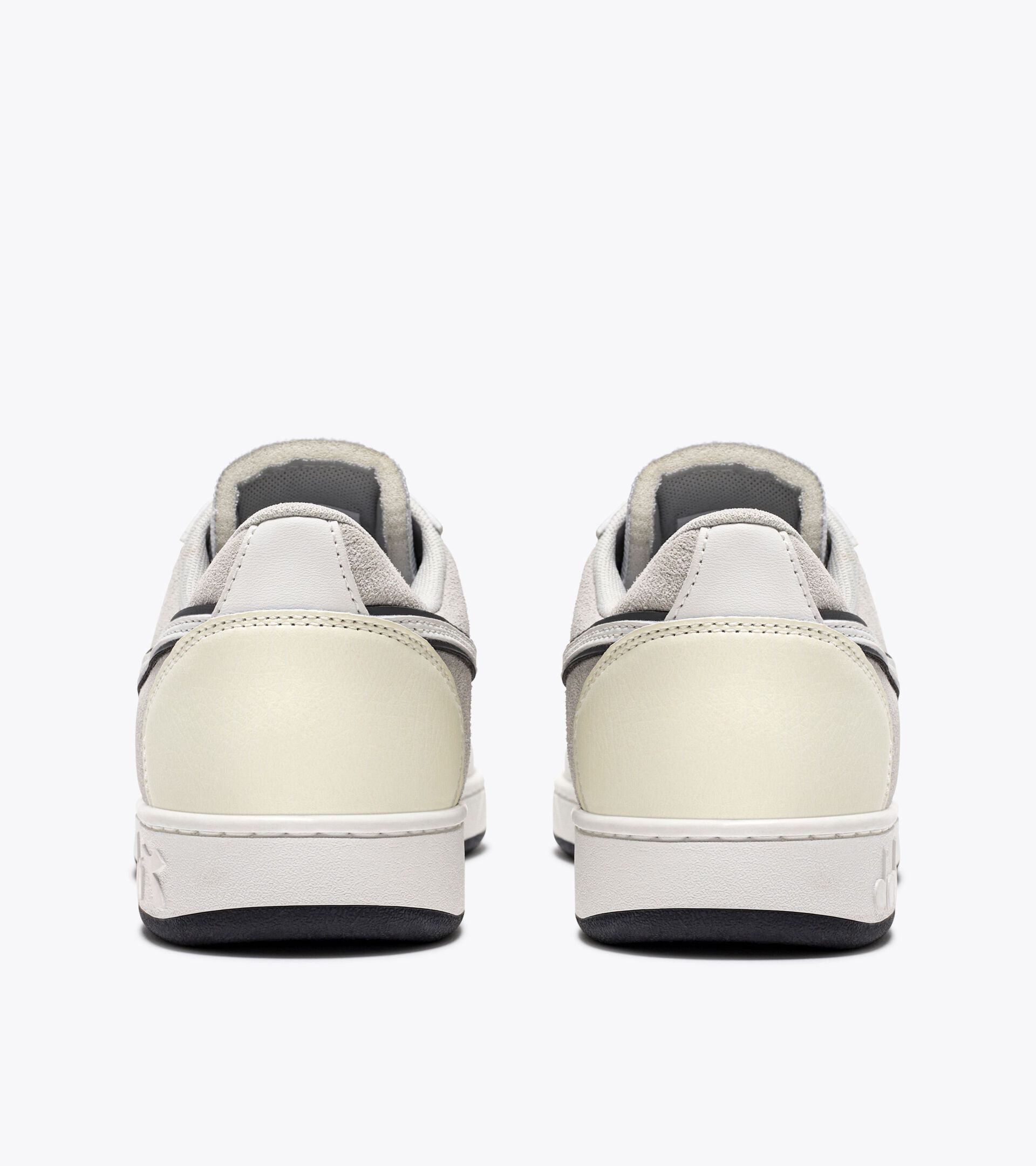 Zapatillas deportivas - Gender neutral
 MAGIC BASKET LOW TECH BLANCO/GRIS GLACIAR - Diadora