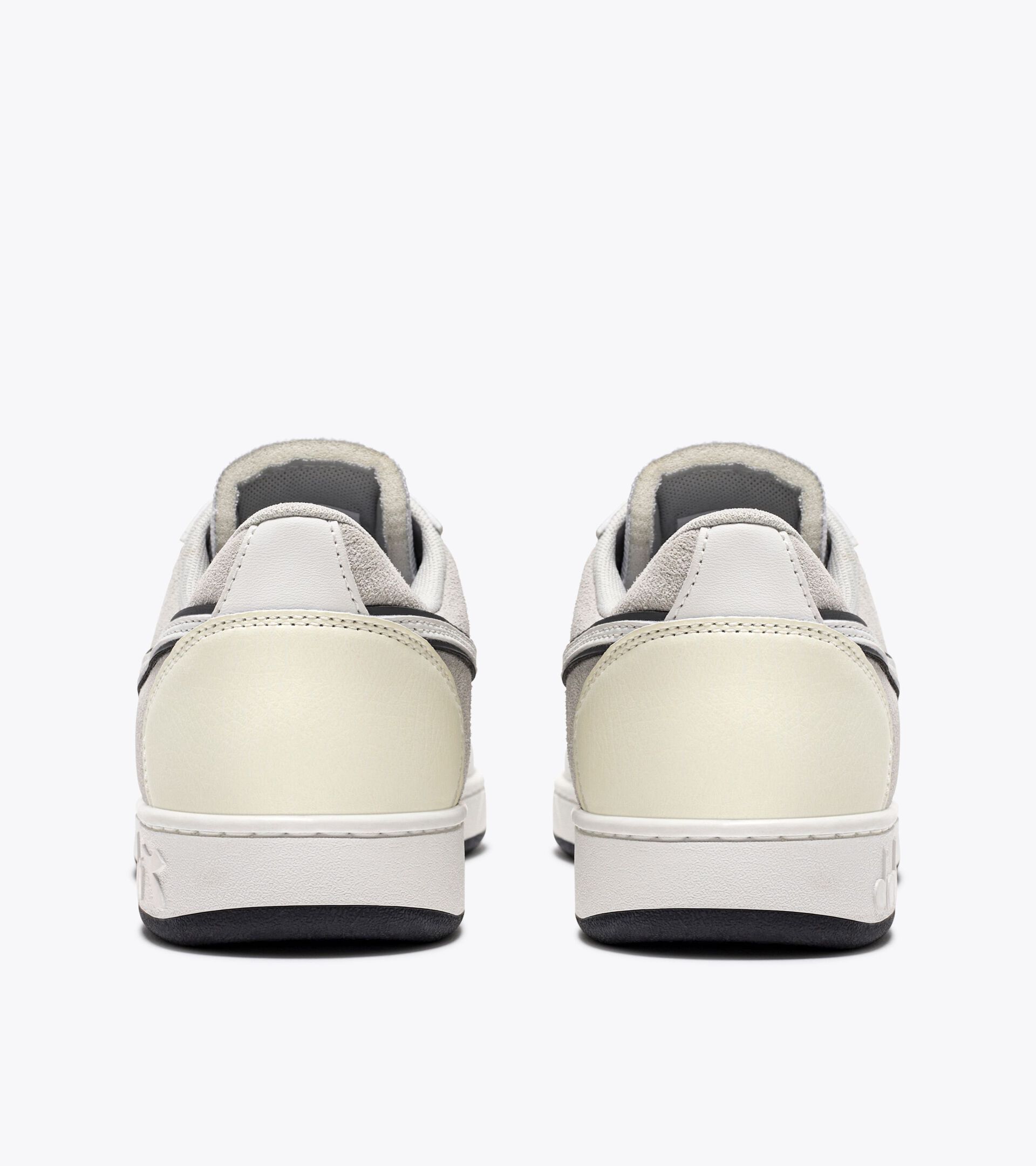 Sneakers de sport - Genre neutre
 MAGIC BASKET LOW TECH BLANC/GRIS GLACIER - Diadora