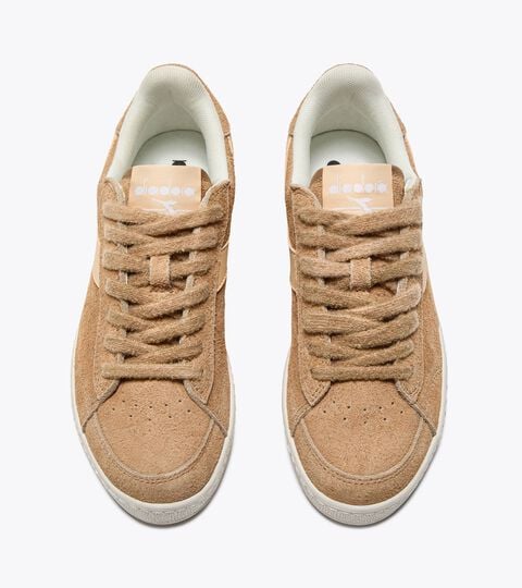 GAME LOW SUEDE WAXED, BEIGE INDIO DORADO Zapatilla deportiva - Para todos los géneros GAME LOW SUEDE WAXED BEIGE INDIO DORADO - Diadora