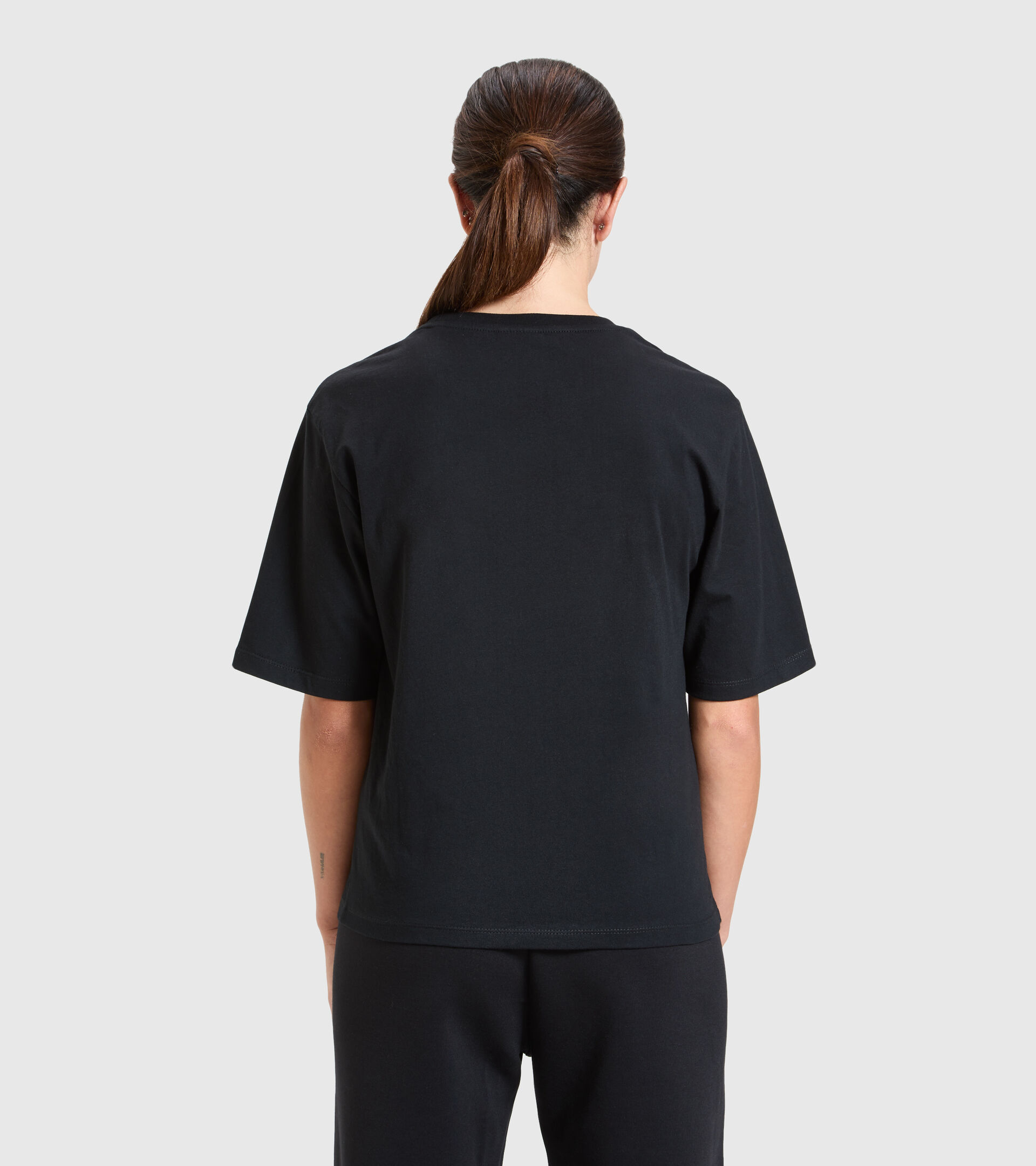 Camiseta - Mujer L. T-SHIRT SS URBANITY NEGRO - Diadora