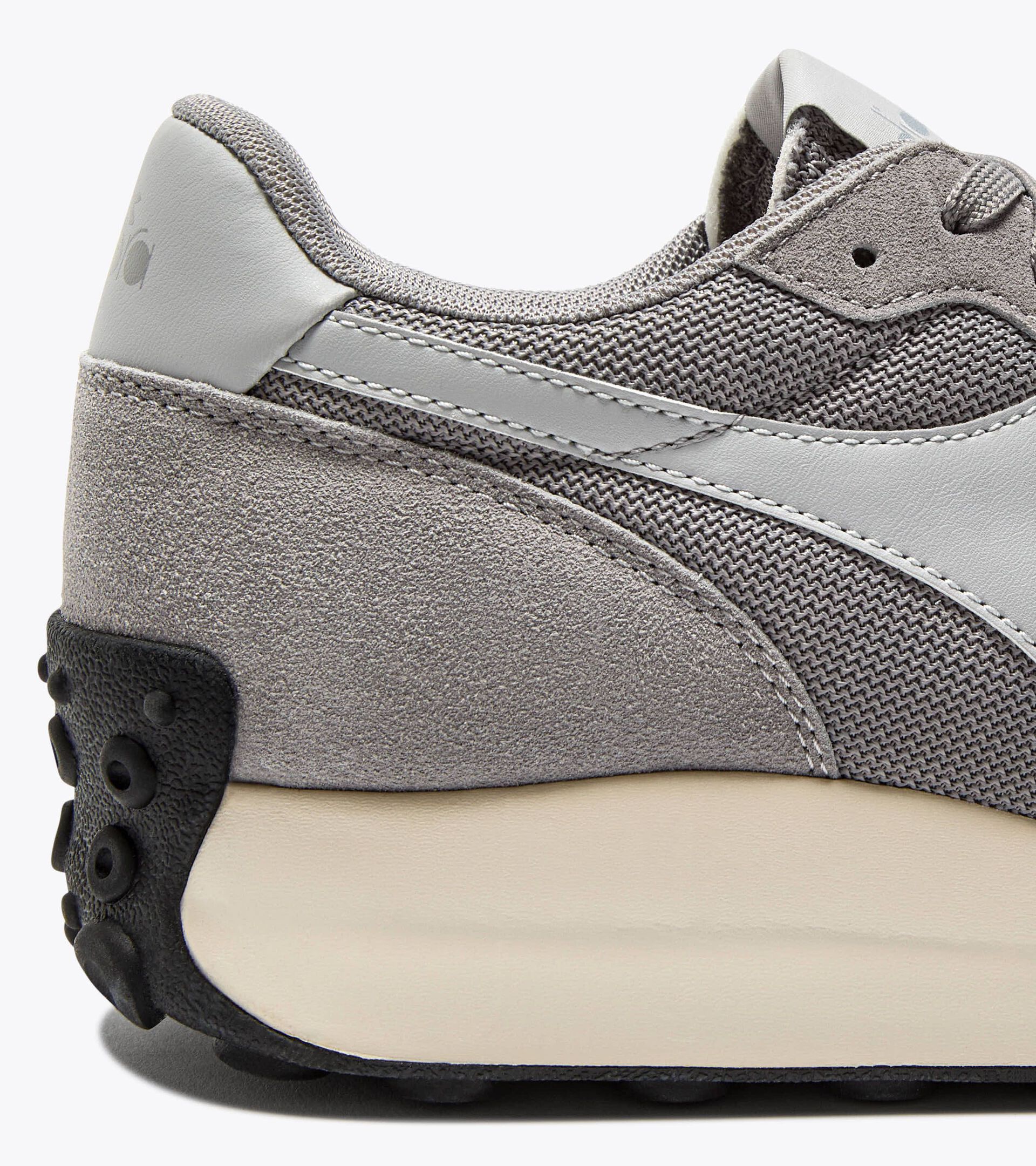 Chaussures de sportswear - Genre neutre RACE NY GRIS COLOMBE - Diadora