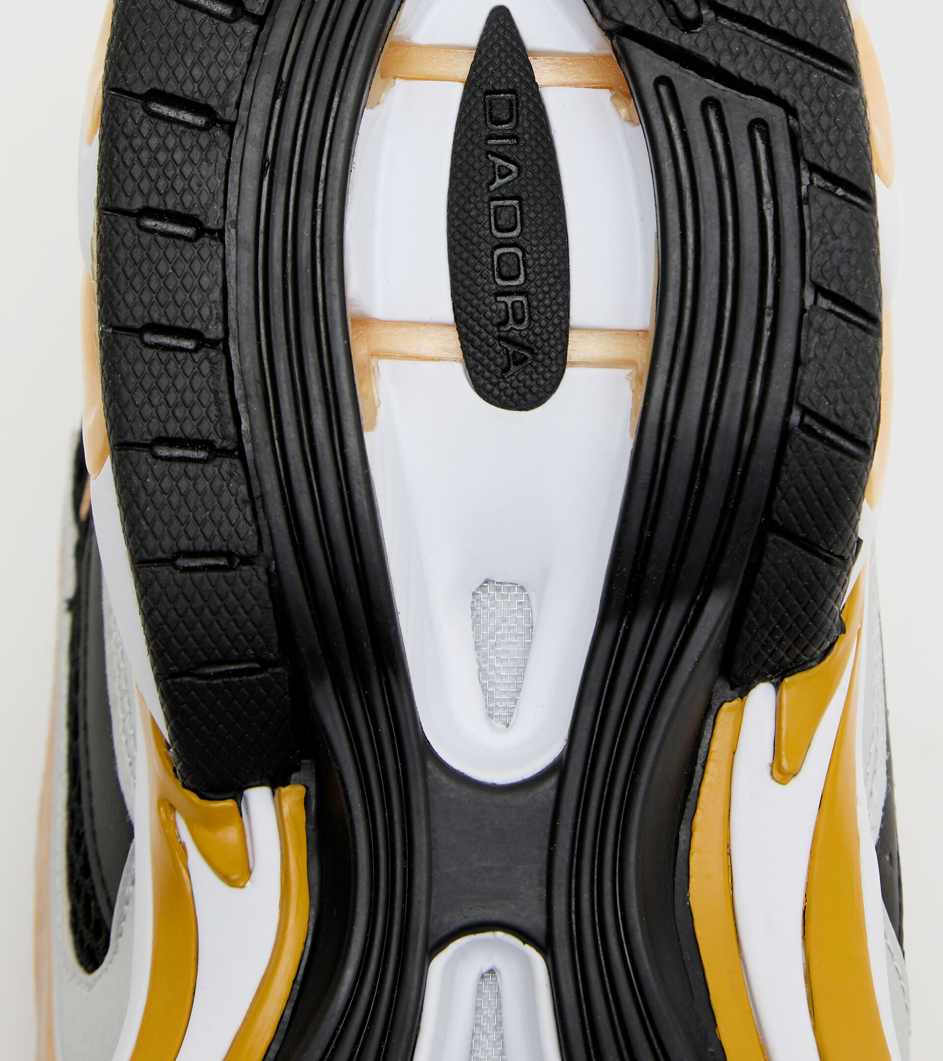Footwear Sportswear UNISEX MYTHOS PROPULSION 280 BLACK/GOLD Diadora