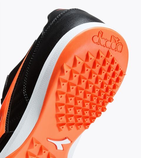 Bota de f&uacute;tbol para superficies sint&eacute;ticas - Hombre BRASIL CLUB TF NERO/ROSSO FLUO - Diadora