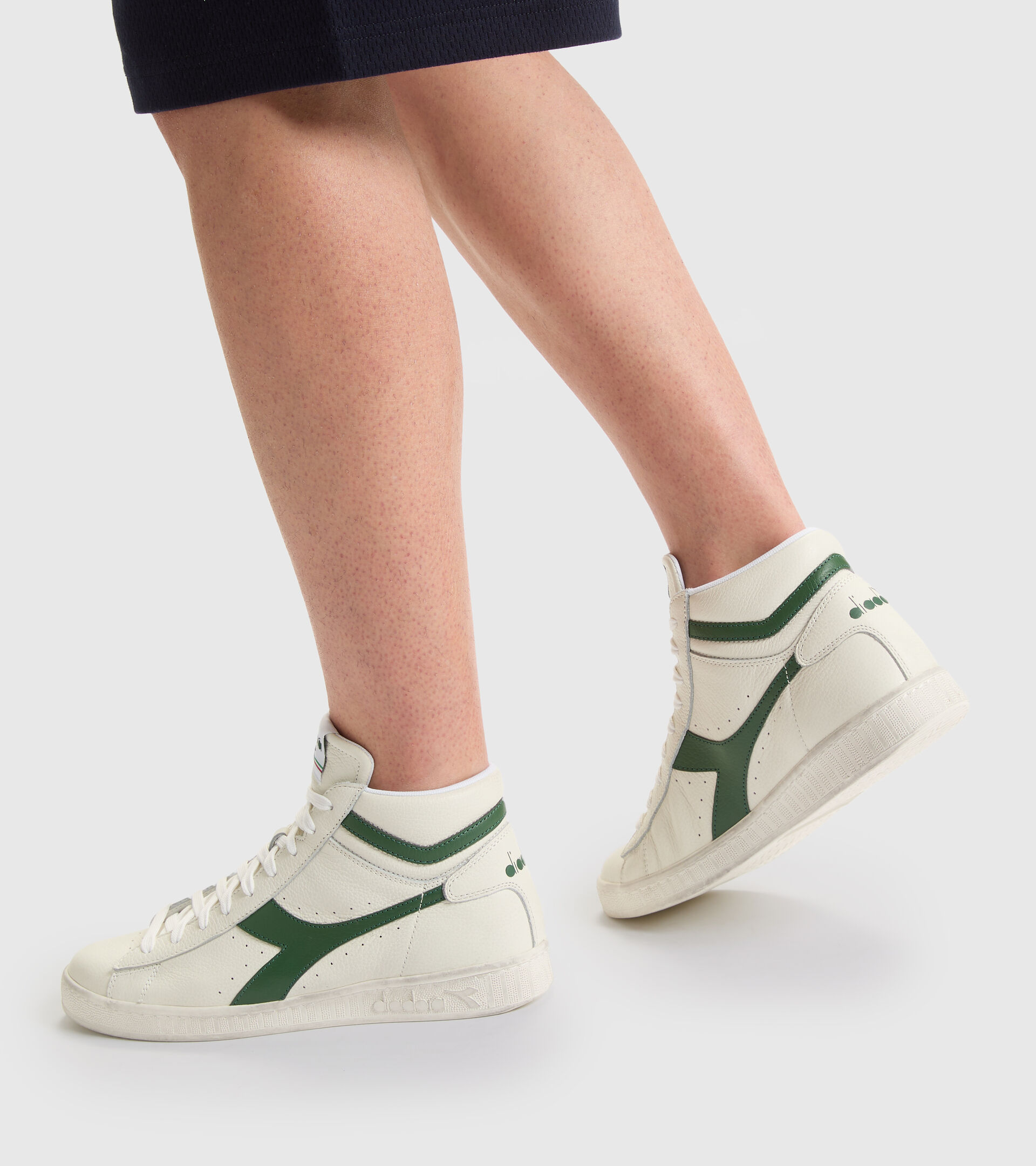 Sporty sneakers - Unisex GAME L HIGH WAXED WHITE/FOGLIAGE GREEN - Diadora