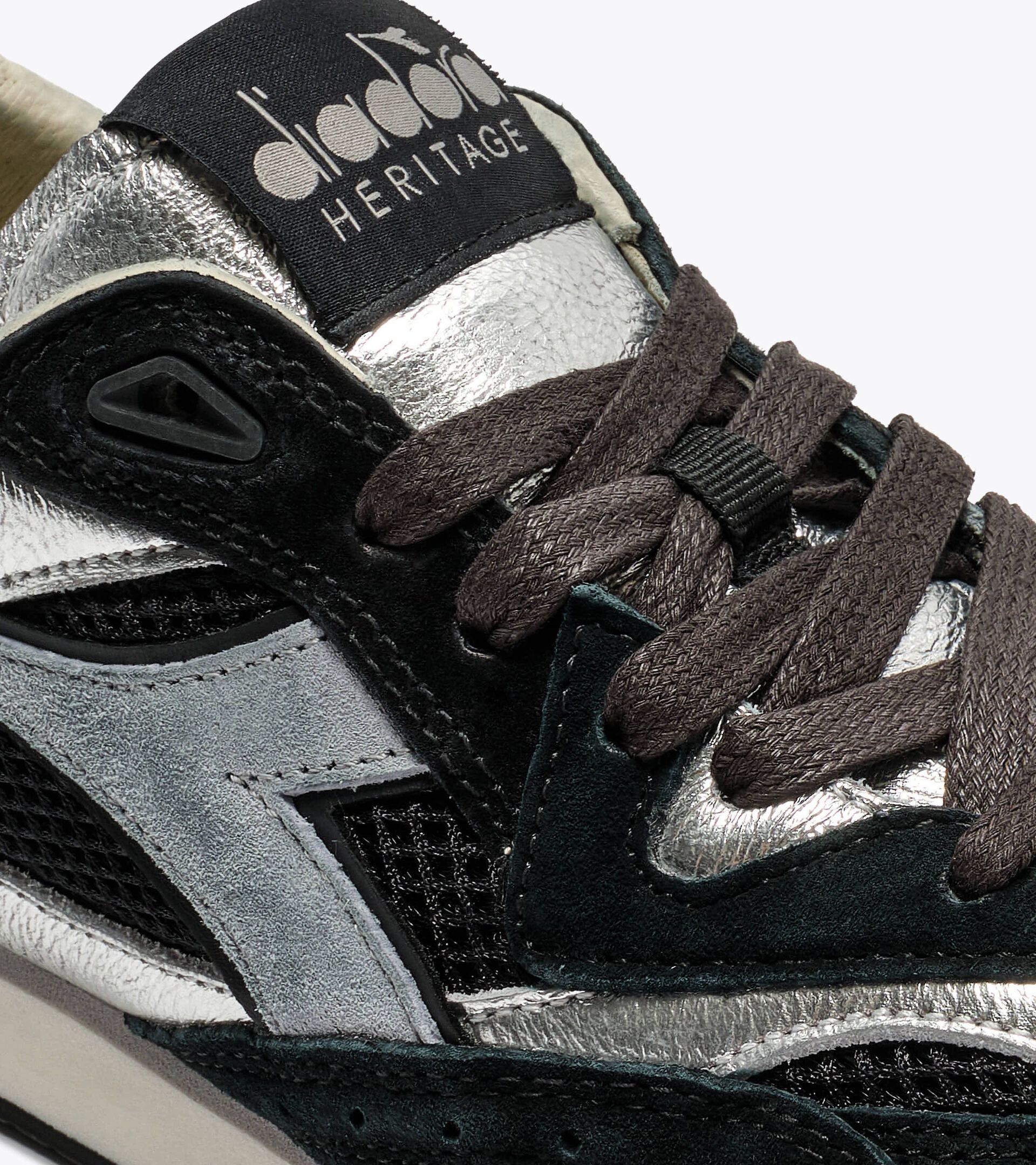 Zapatilla Heritage de piel - Ca&ntilde;a baja - Para todos los g&eacute;neros EQUIPE REVENGE SW WN NEGRO - Diadora