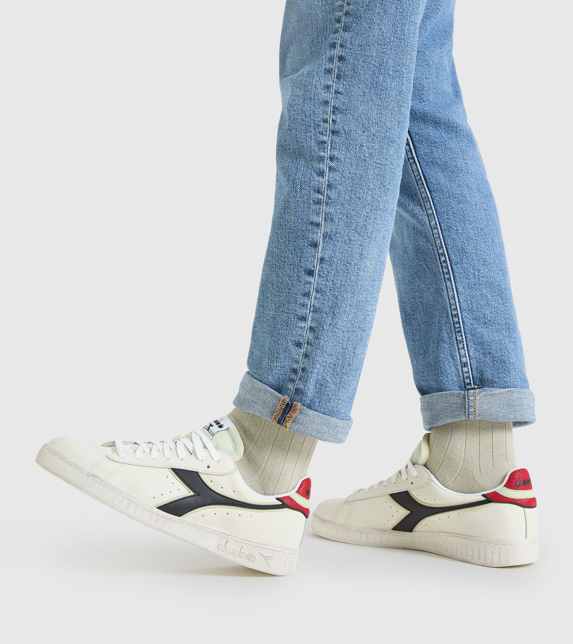 Sports shoe - Unisex GAME L LOW ICONA WHITE/LYCHEE/BLACK - Diadora