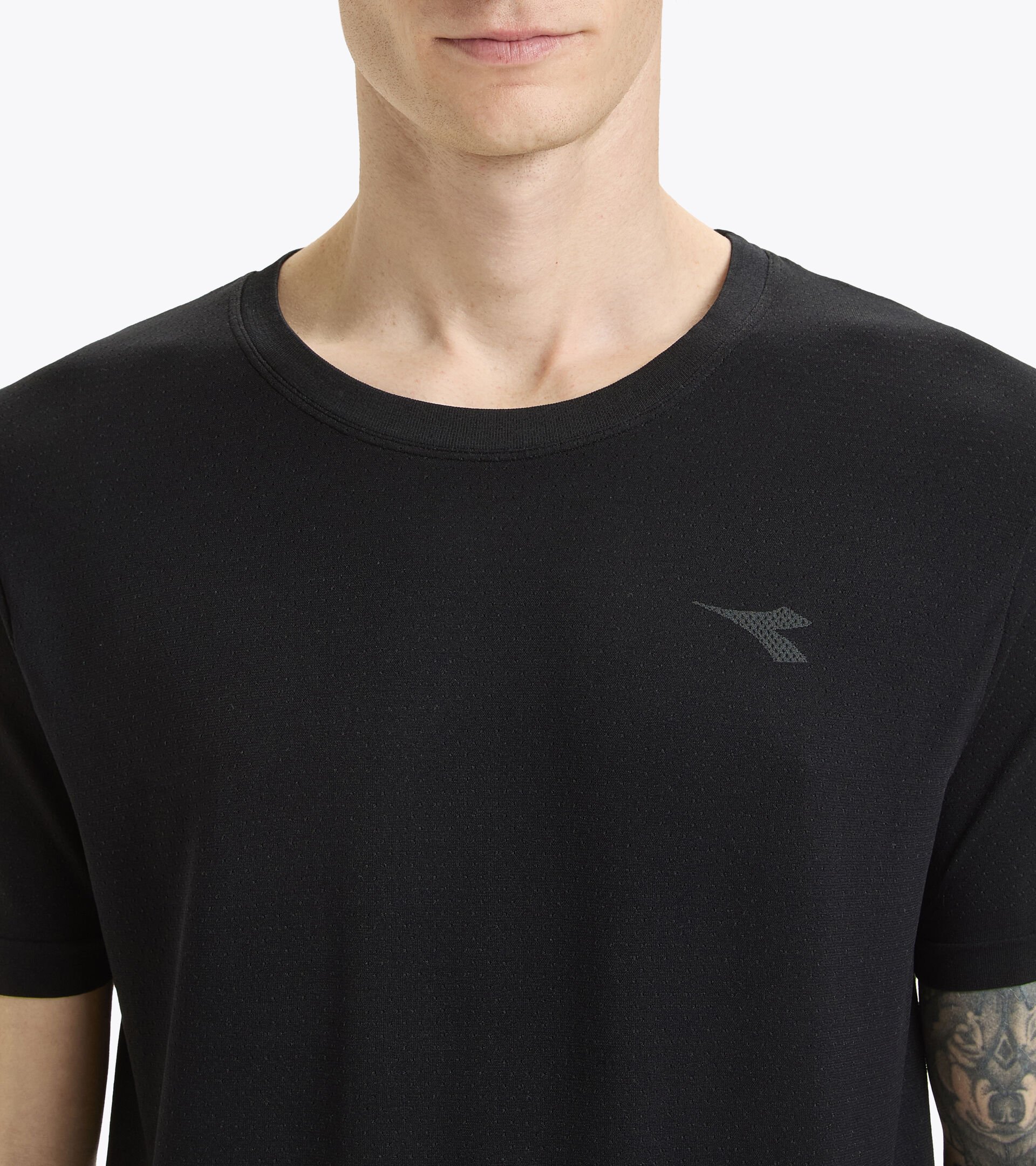Camiseta de running sin costuras - Made in Italy - Hombre SS T-SHIRT SKIN FRIENDLY NEGRO - Diadora