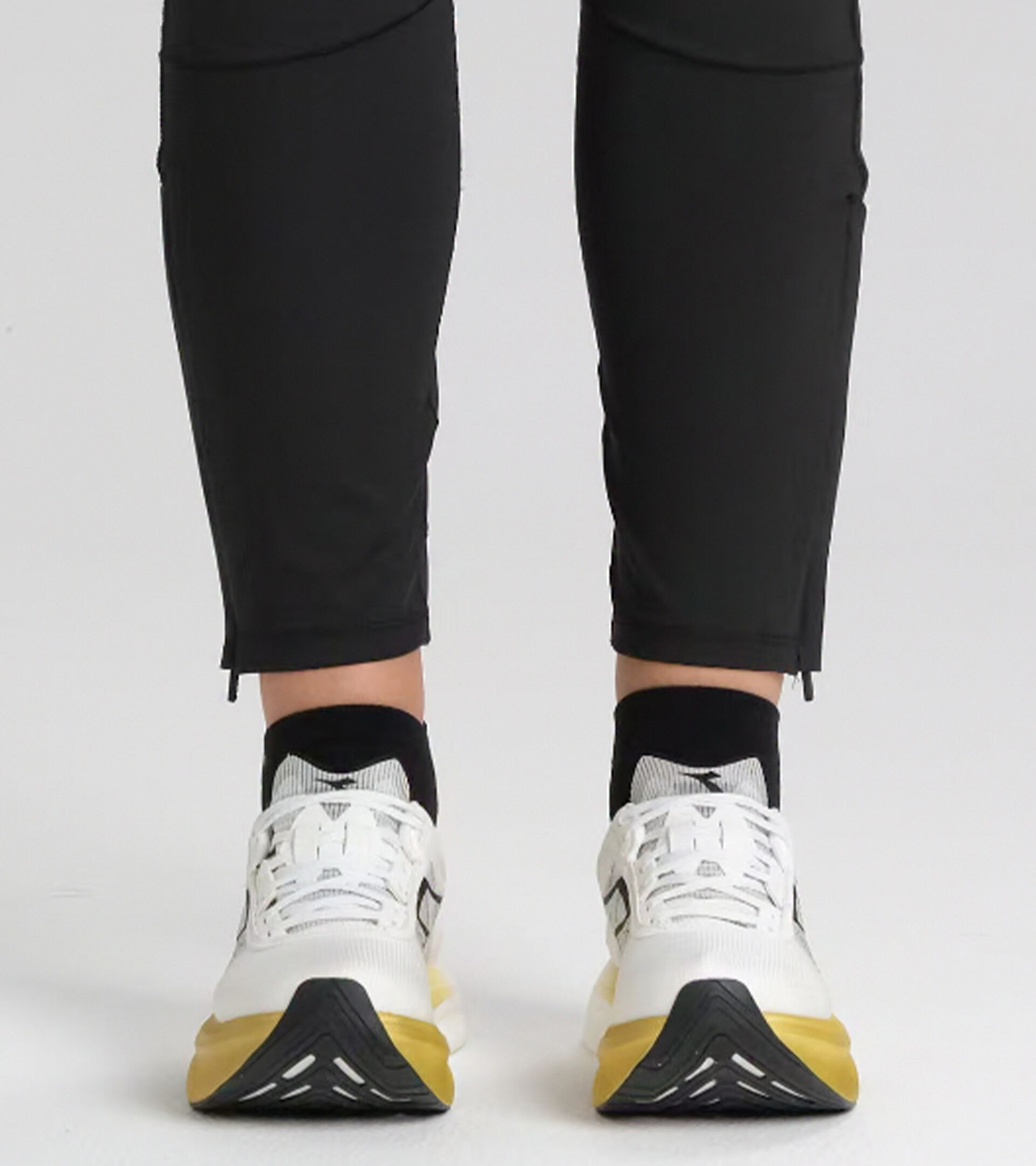 Road and track racing shoe - Carbon fiber - All-Gender GARA CARBON WHITE/BLACK/GOLD - Diadora