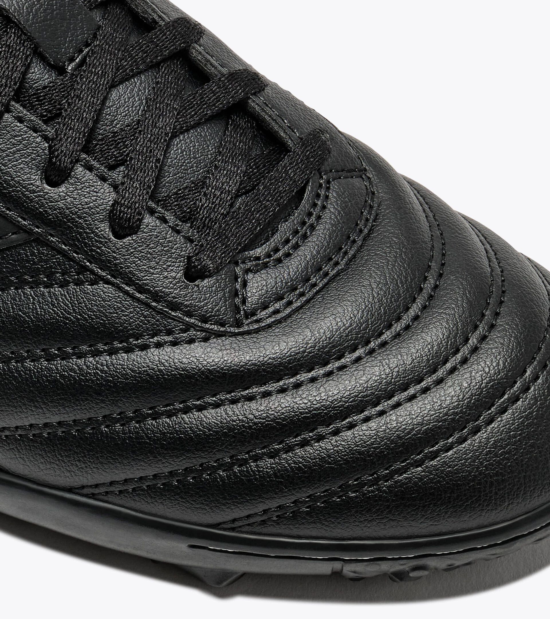 Calcio boots for synthetic surfaces - Men&rsquo;s
 BRASIL ICON R TFR BLACK /WHITE - Diadora