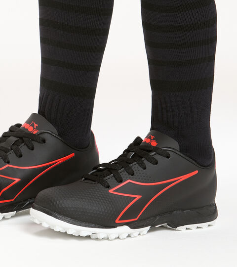 PICHICHI 4 TF JR, SCHWARZ/FLUO ROT/WEISS Fußballschuh für Synthetikböden - Jungen PICHICHI 4 TF JR SCHWARZ/FLUO ROT/WEISS - Diadora