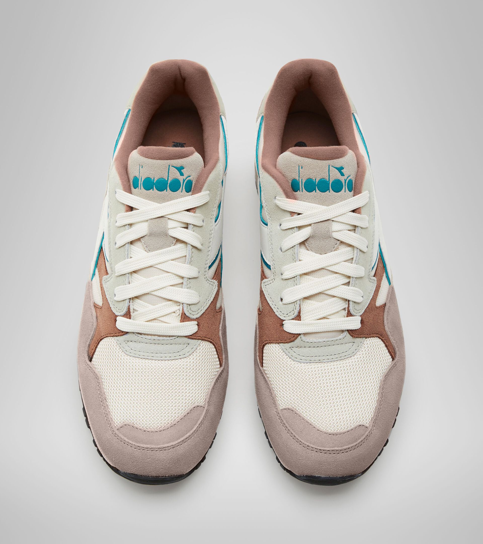 Sporty sneakers - Unisex N902 PARCHMENT/FEATHER GRY/ALFALFA - Diadora