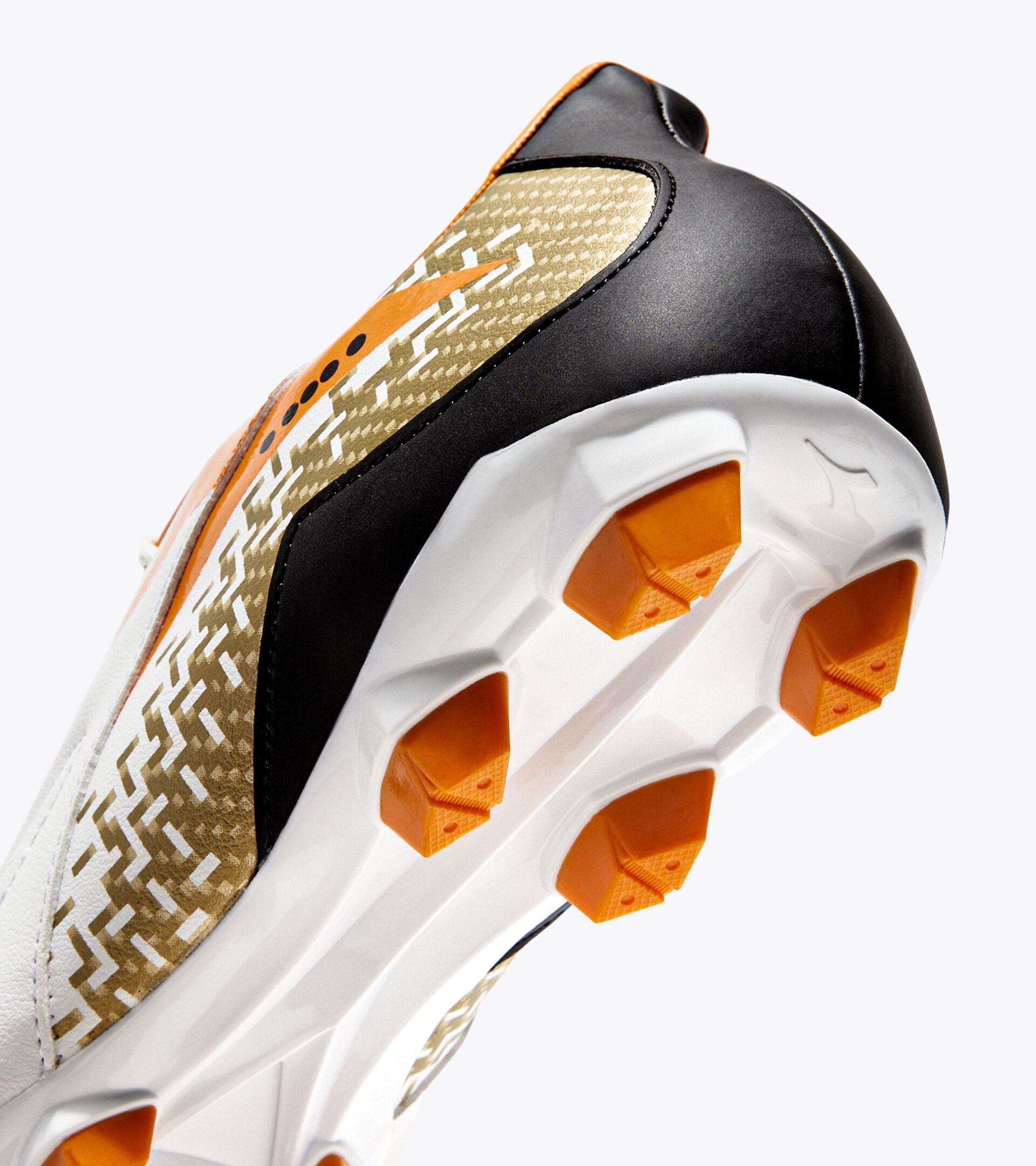 Calcio boots for firm ground - Men's MAXIMUS ELITE R LPU WHITE/CHILI PEPPER/RUSSET ORANGE - Diadora