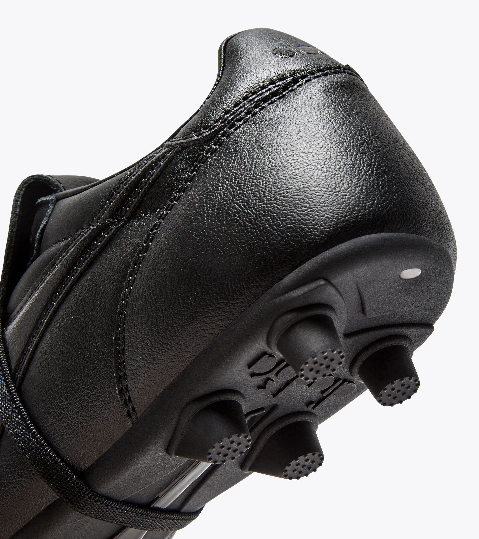 Bota de fútbol para superficies compactas BRASIL LT T MDPU NEGRO/NEGRO - Diadora