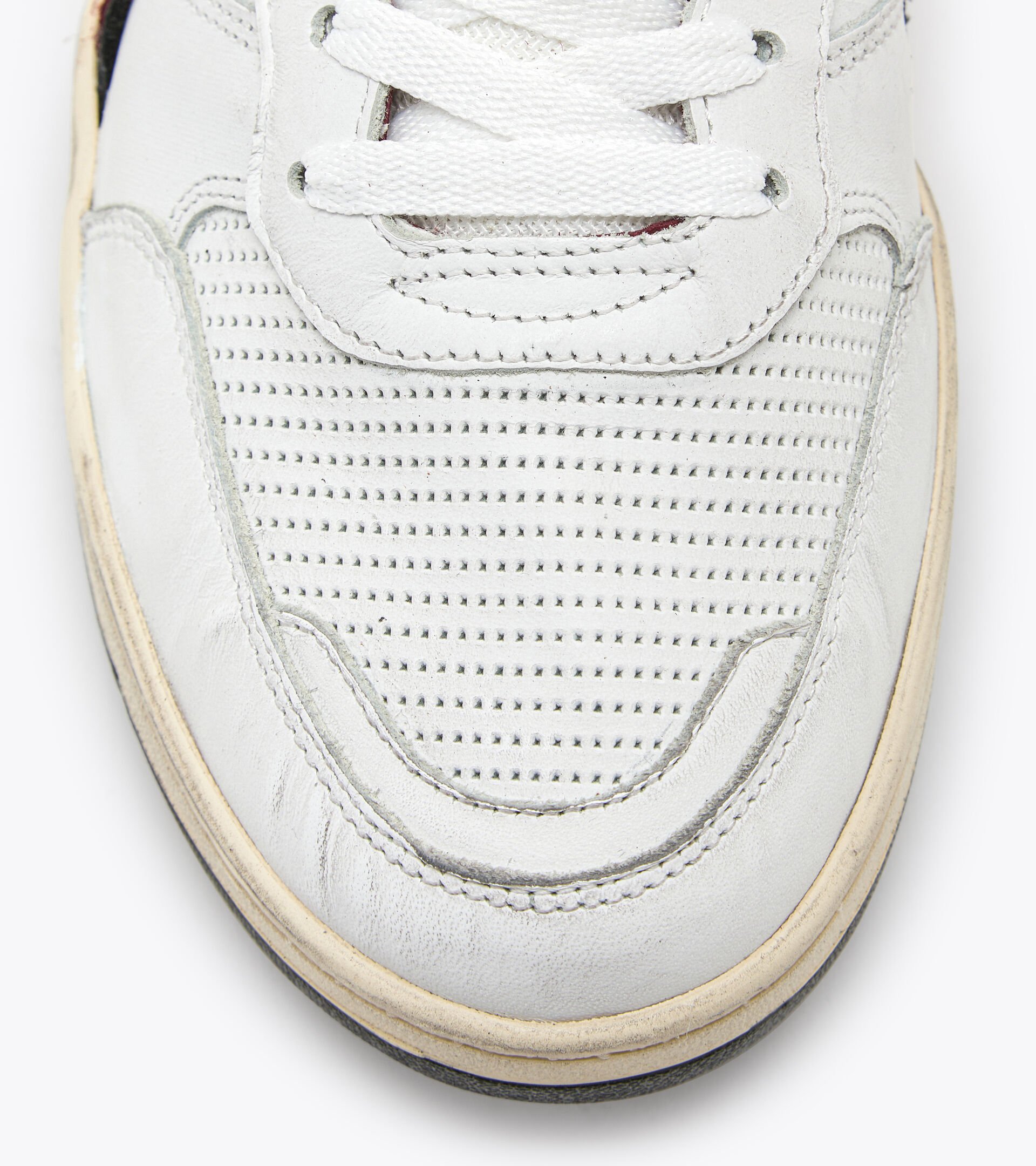 Heritage shoe - Gender Neutral B.560 USED WHITE/RUBY WINE - Diadora